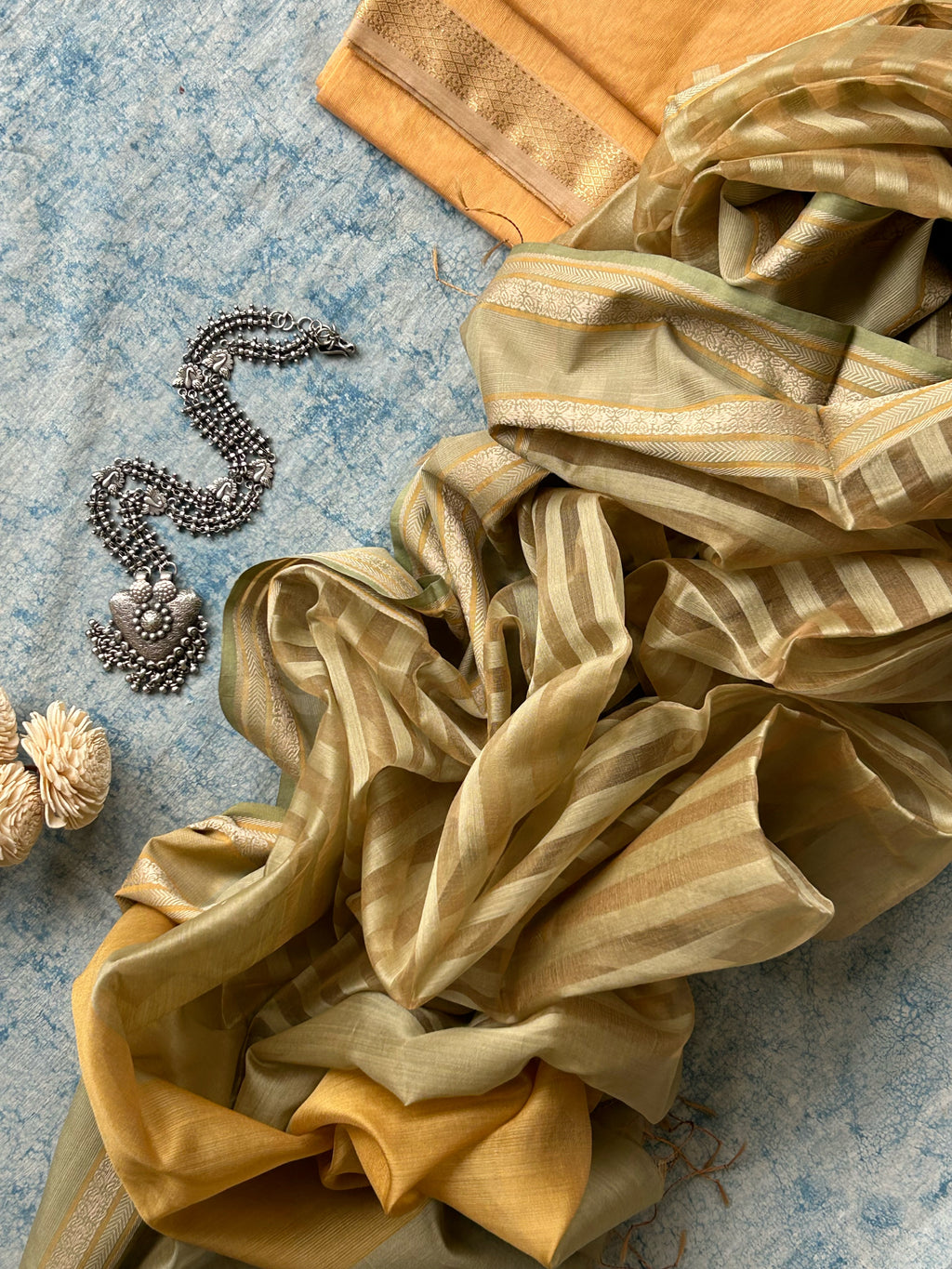 Noor - Handwoven Maheshwari Kurta Dupatta Set