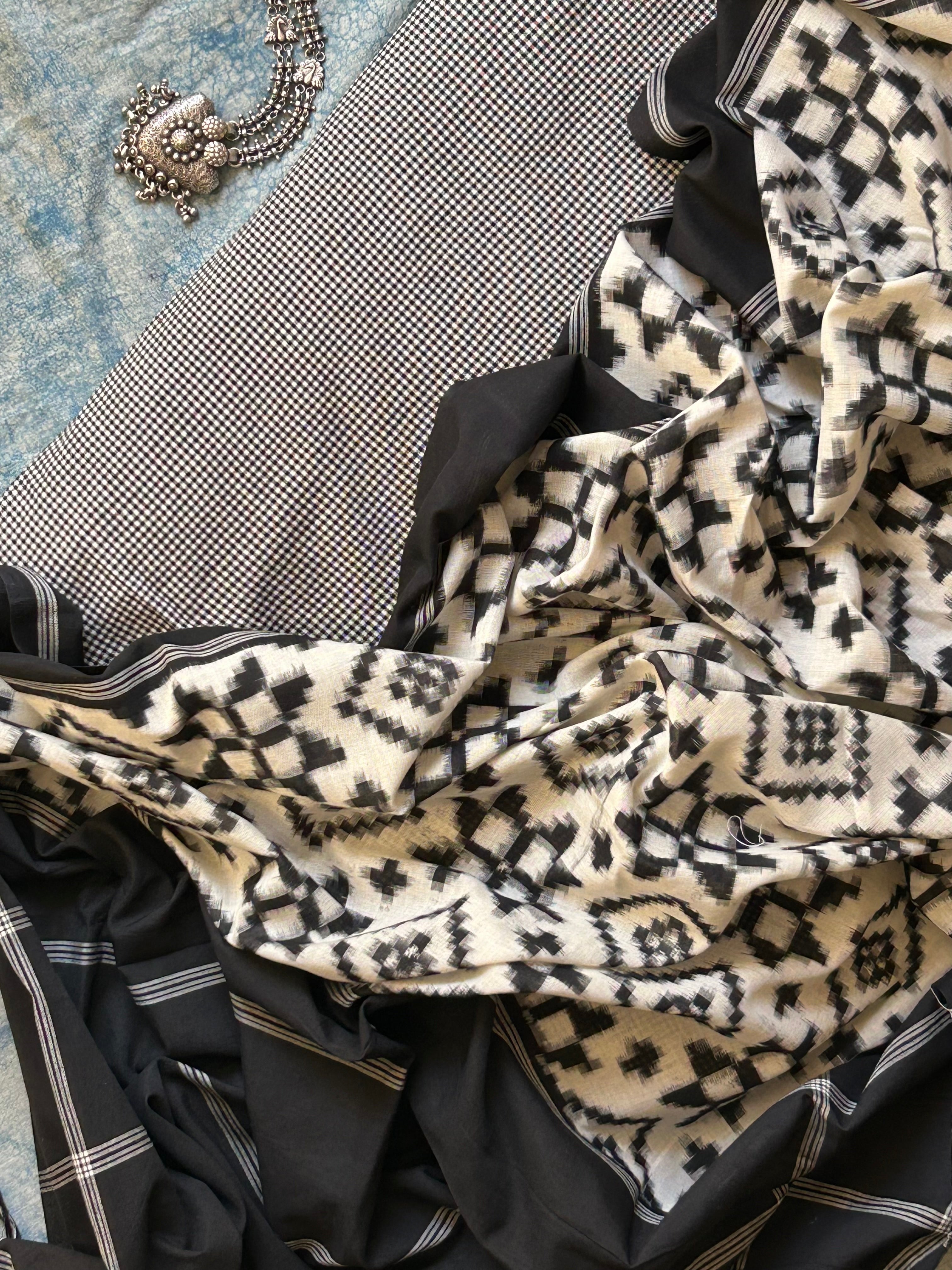 Handwoven Ikat Kurta Telia Dupatta Set