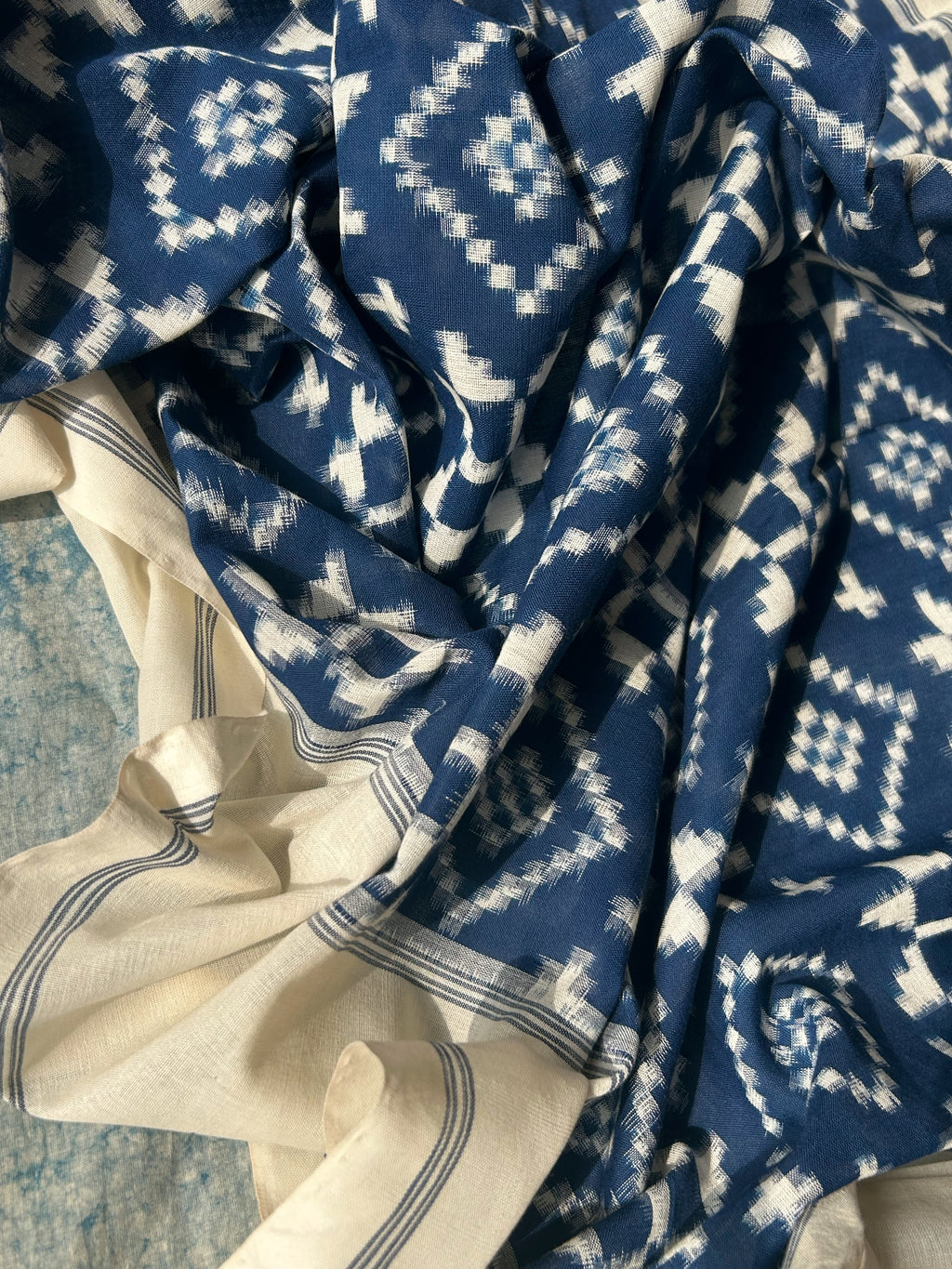 Handwoven Ikat Kurta Telia Dupatta Set