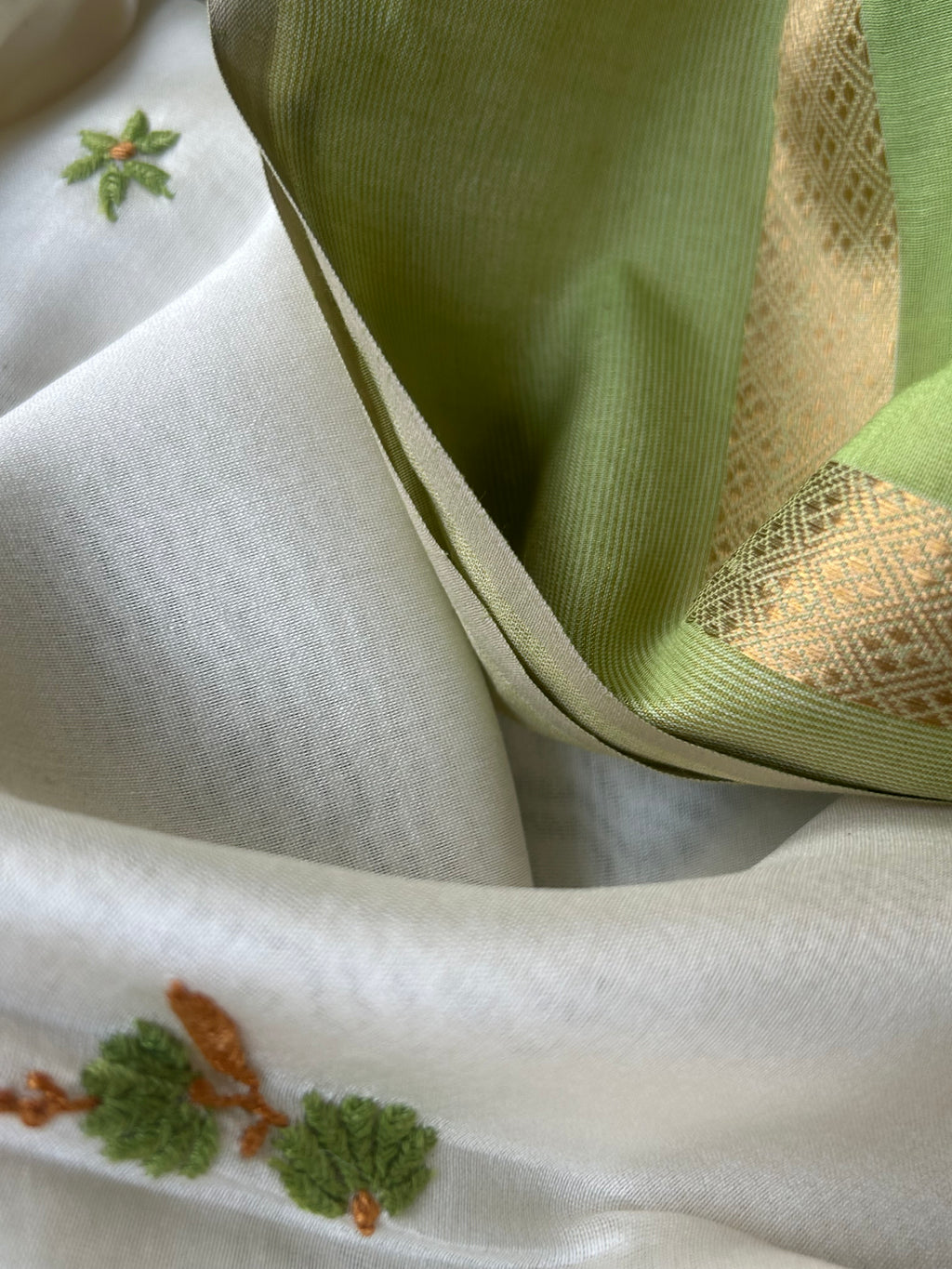 Handwoven Chikankari Work Maheshwari Set