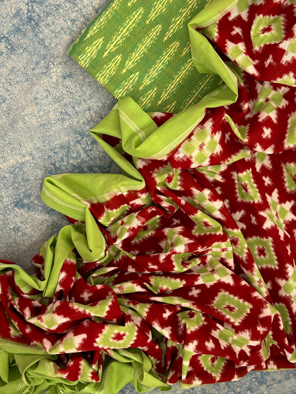 Handwoven Ikat Kurta Telia Dupatta Set