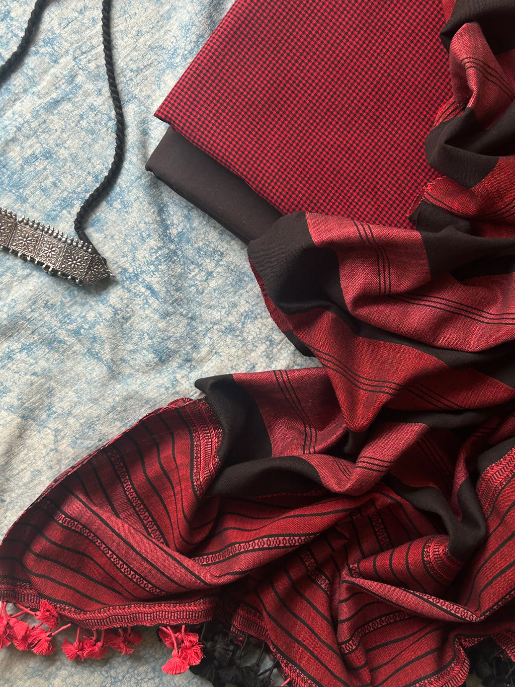 Handwoven Bhujodi Set - Red and Black