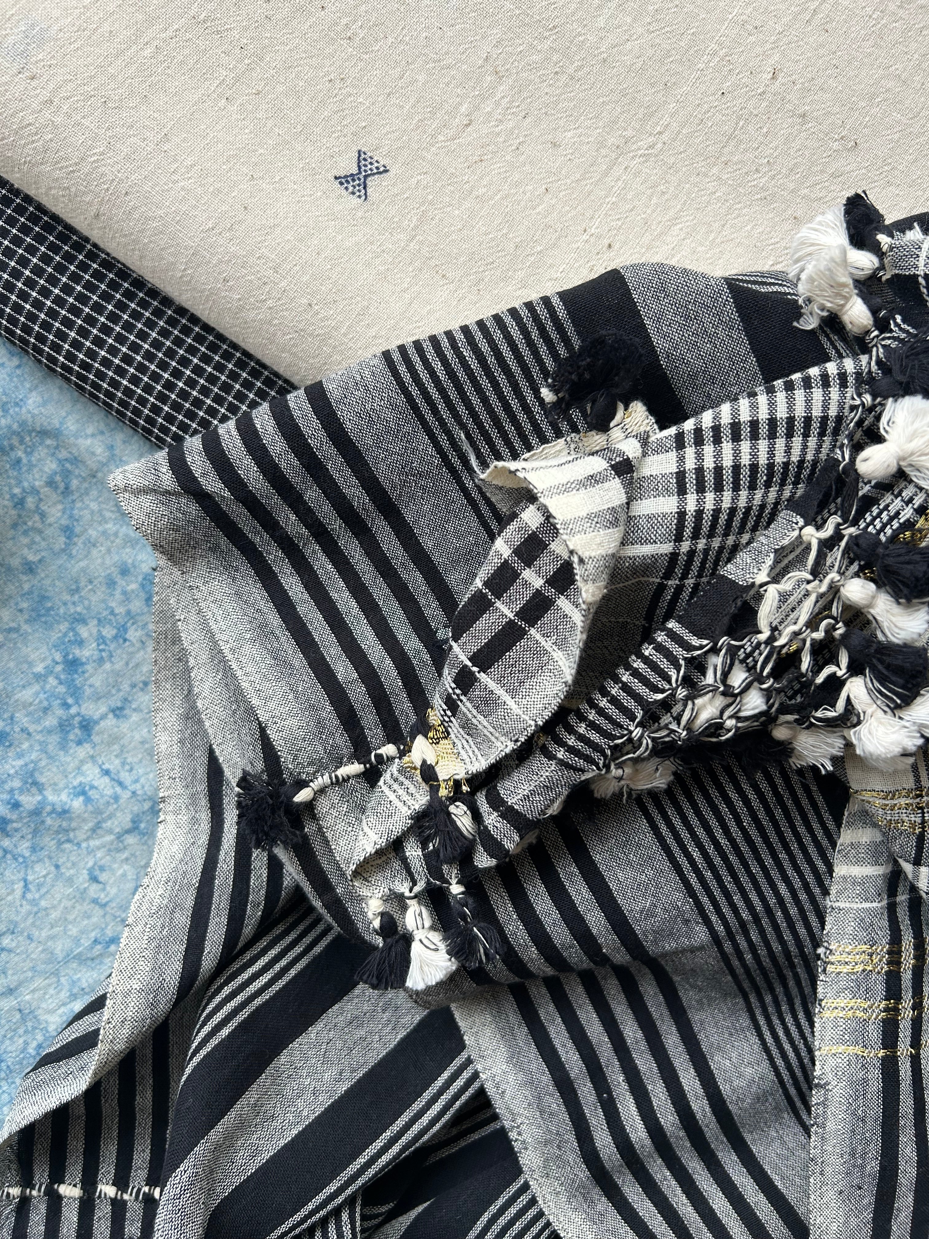 Malhaar - Handwoven Bhujodi Kala Cotton Set