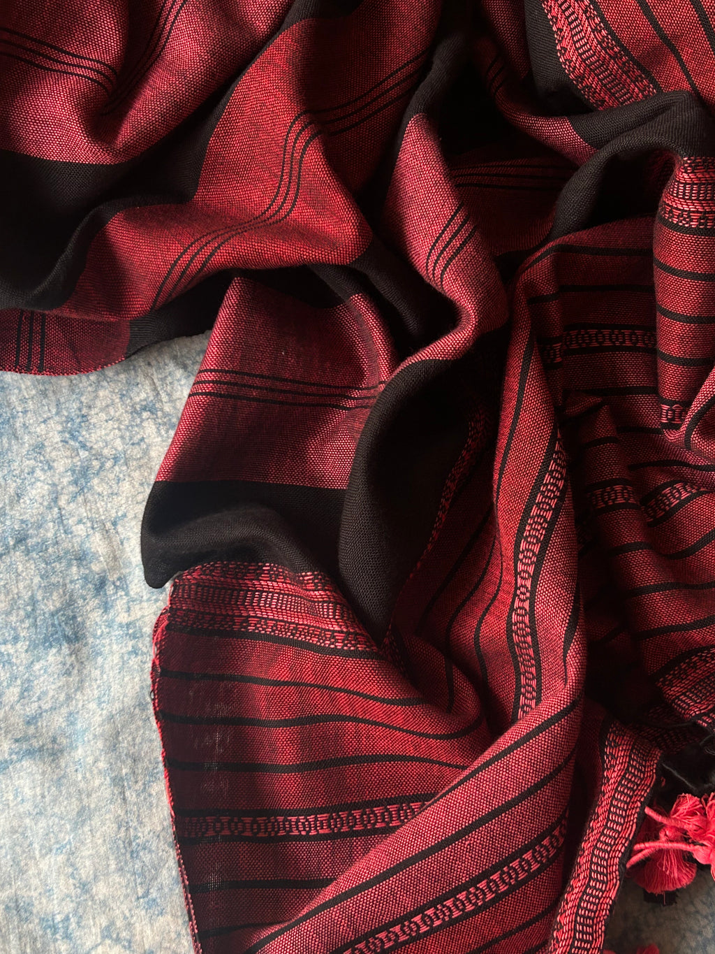 Handwoven Bhujodi Set - Red and Black