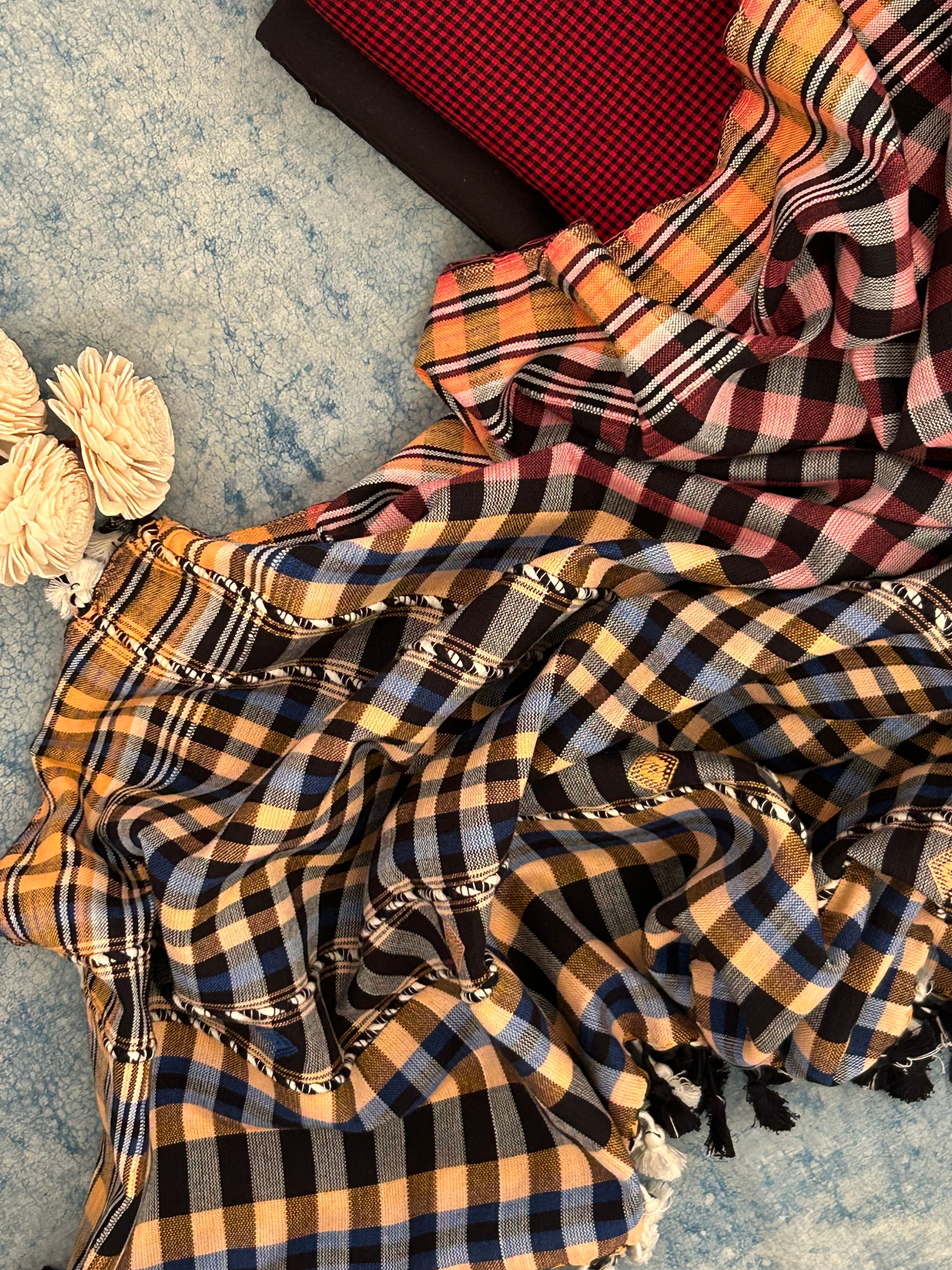 Handwoven Bhujodi Set - Red and Black