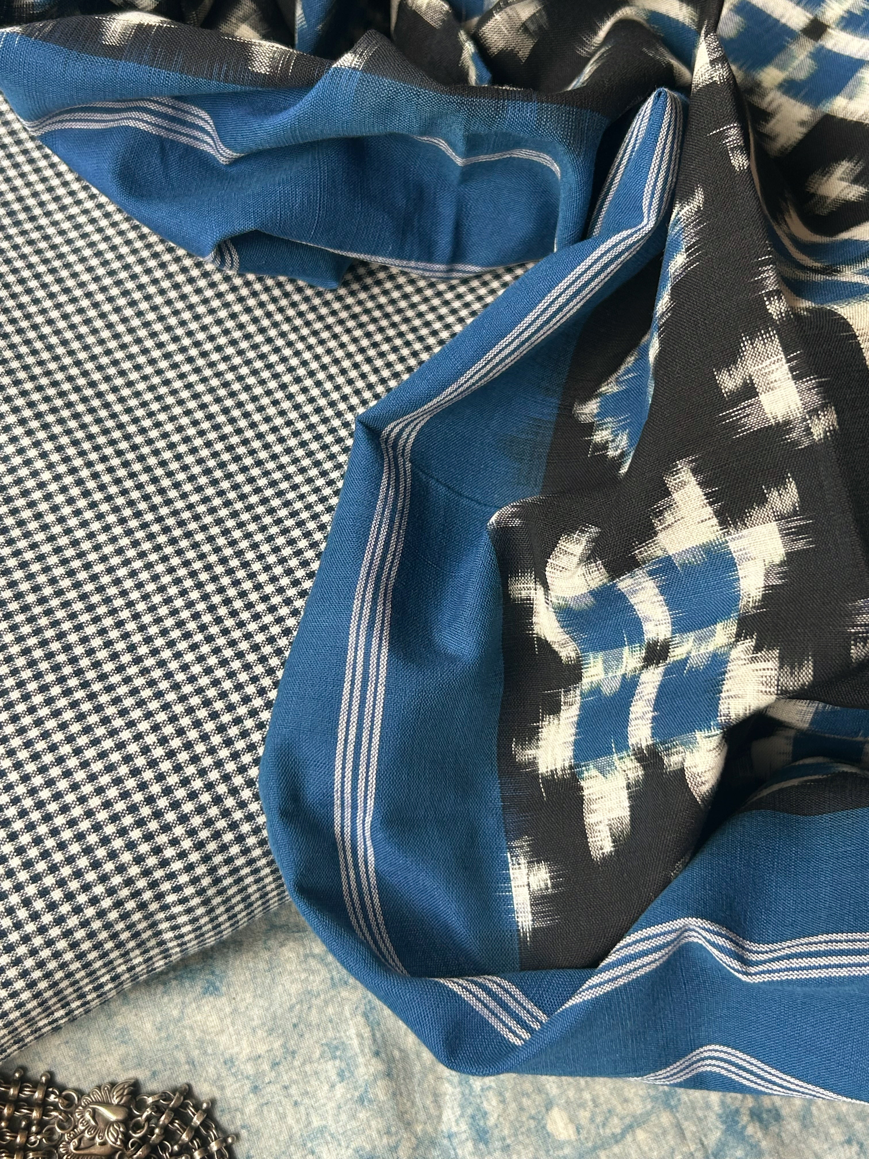 Handwoven Ikat Kurta Telia Dupatta Set