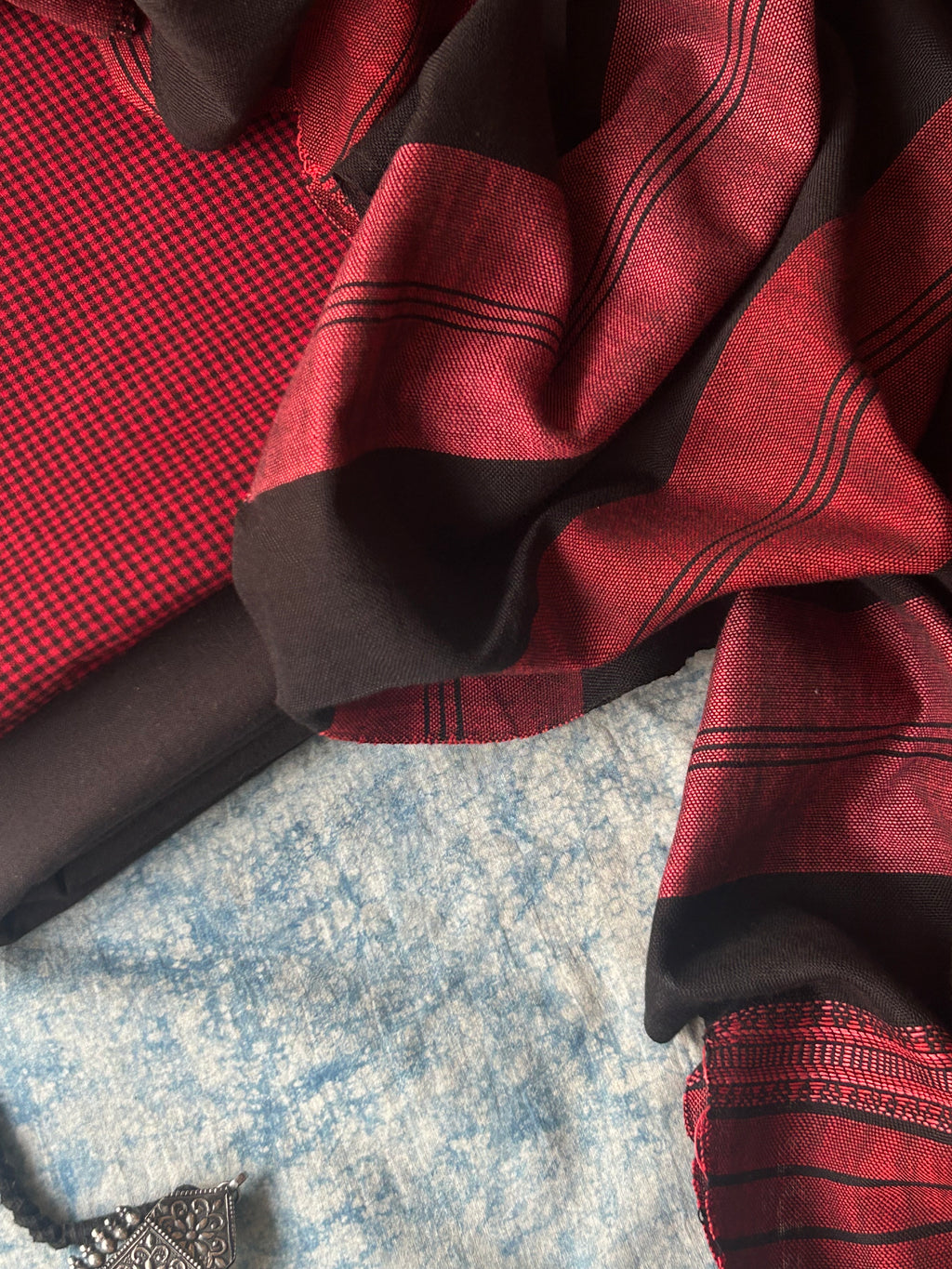 Handwoven Bhujodi Set - Red and Black