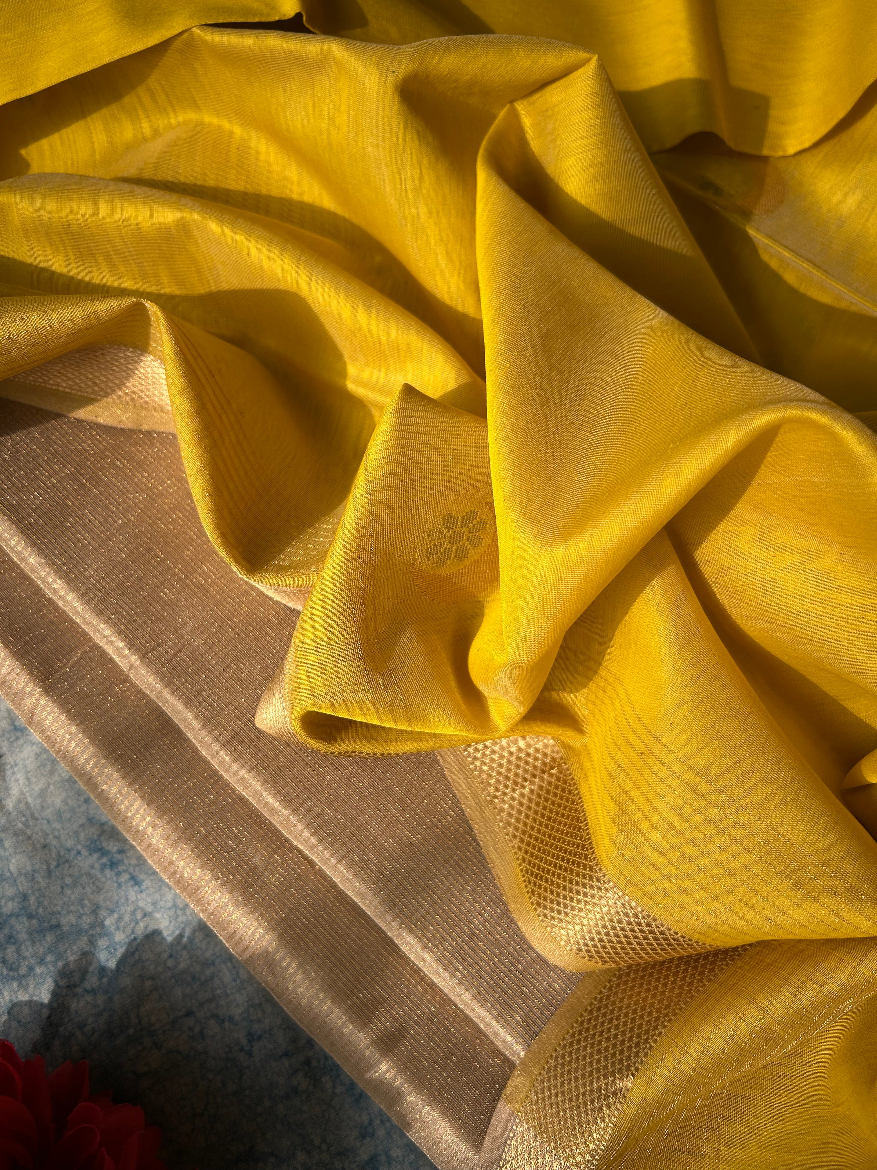 Handwoven Maheshwari Tissue Kurta Dupatta Set -Gold & SunshinE Yellow