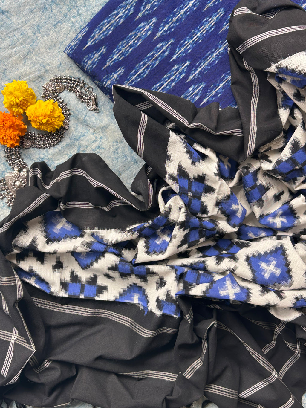 Handwoven Ikat Kurta Telia Dupatta Set