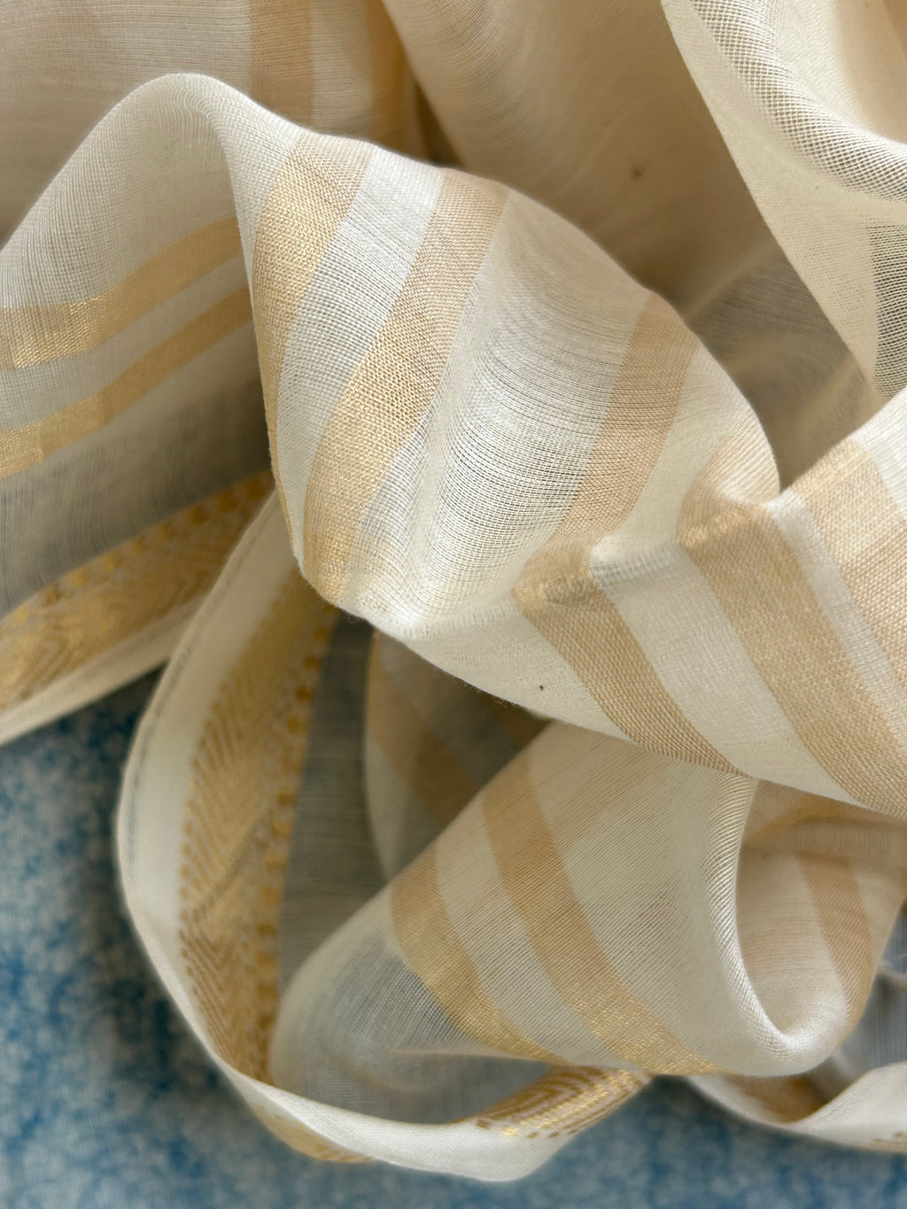 Handwoven Maheshwari Kurta Dupatta Set -Ivory & Gold
