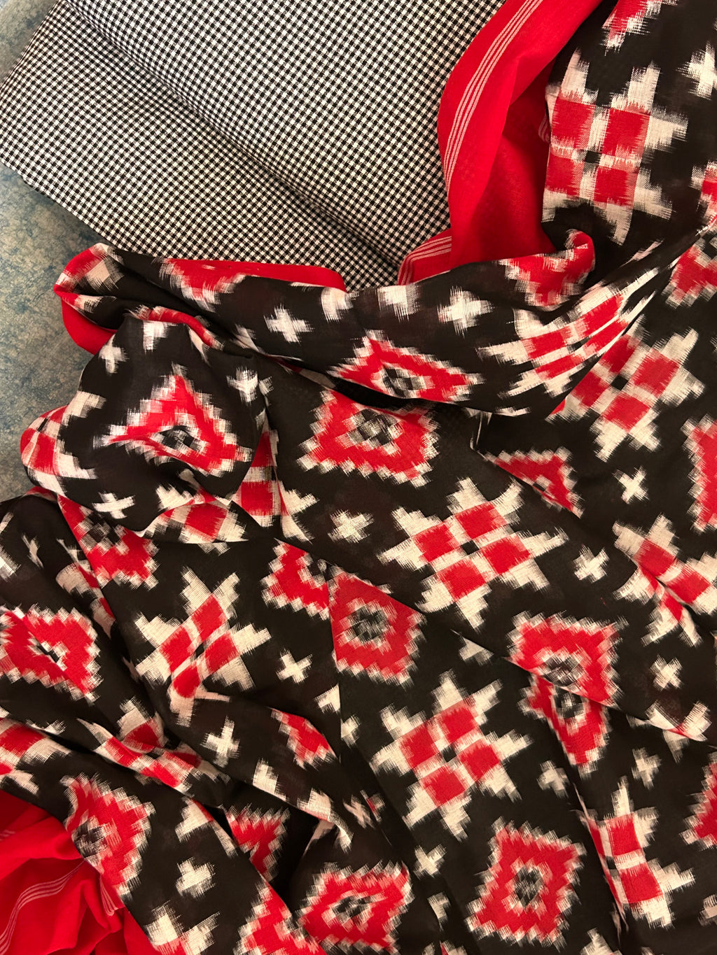 Handwoven Ikat Kurta Telia Dupatta Set