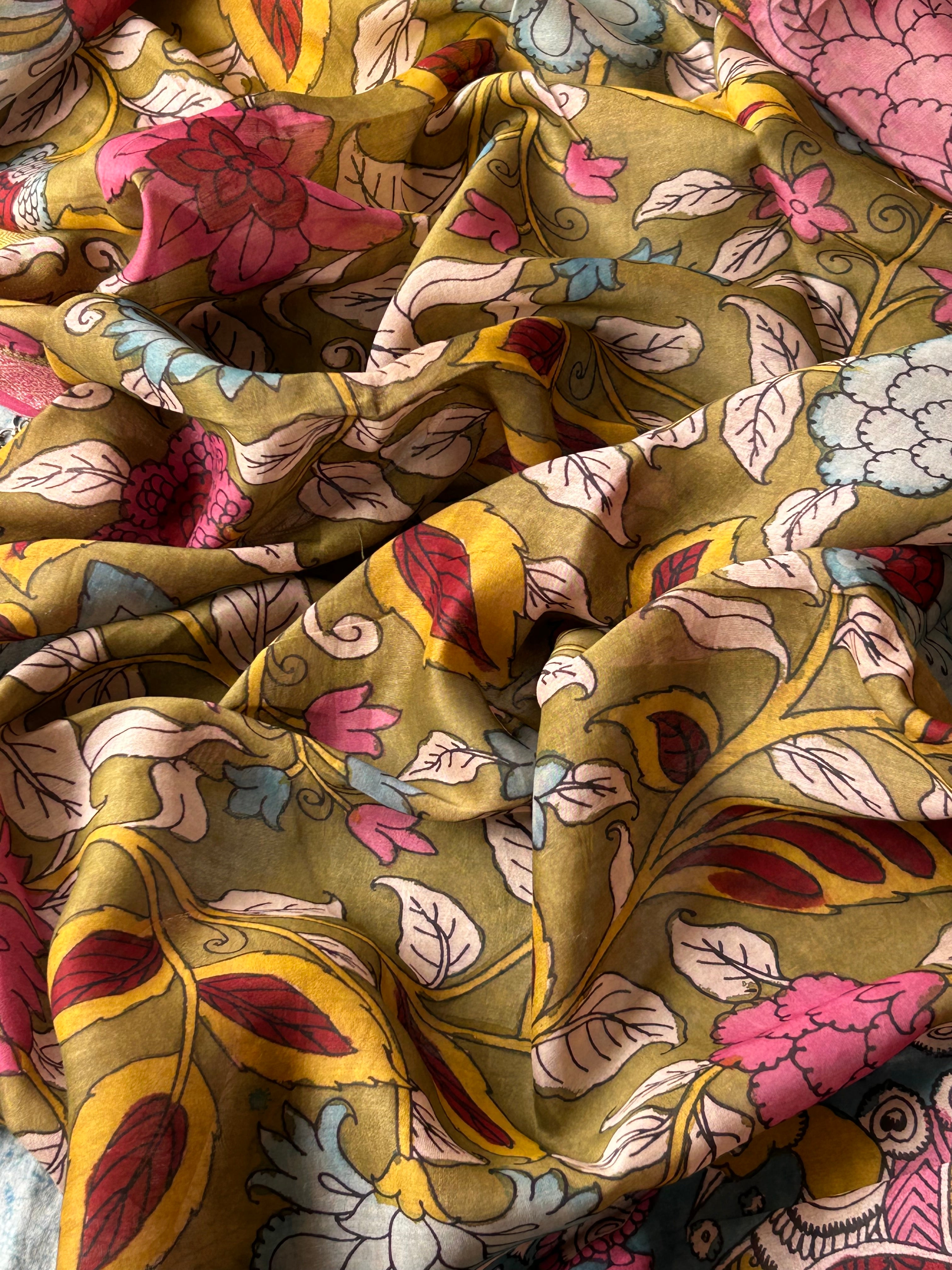 Menka - Handwoven Hand-drawn Handpainted Pen Kalamkari Kurta Dupatta Set