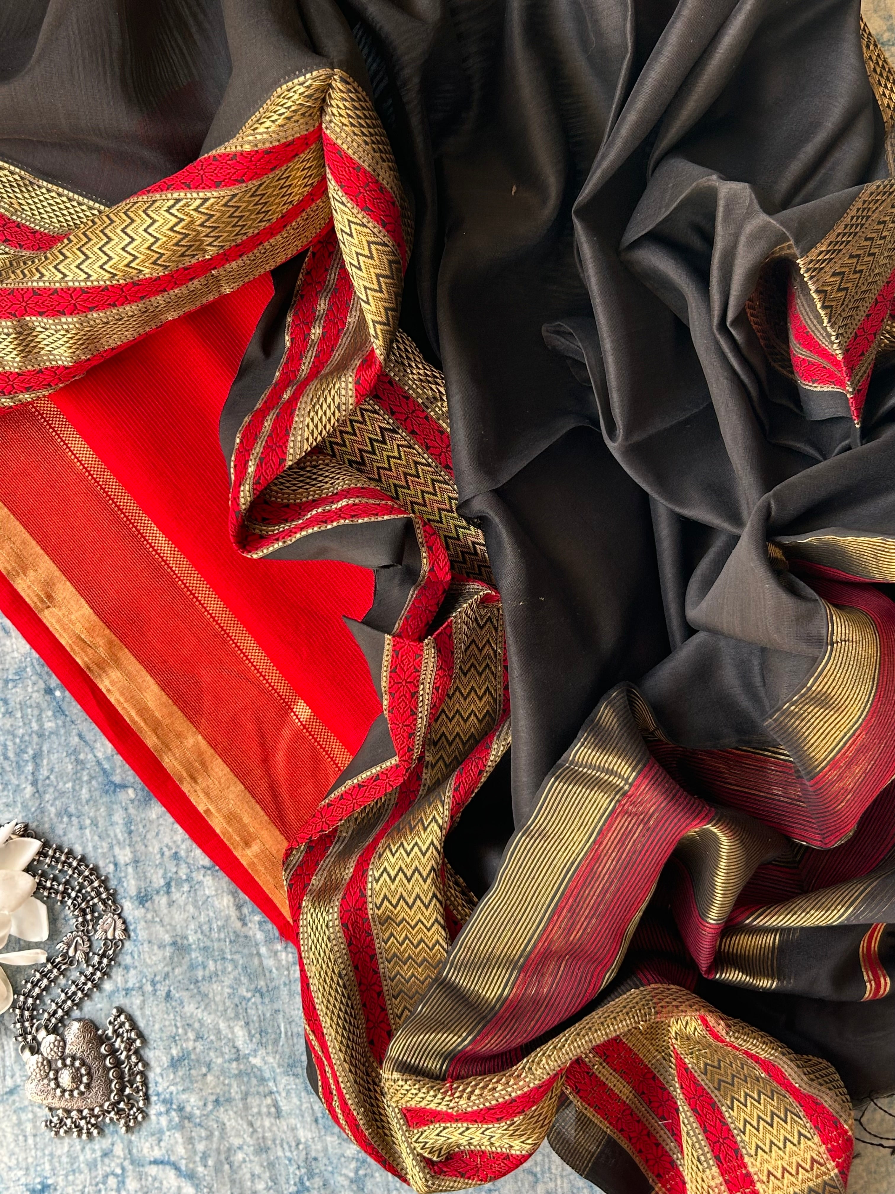 Handwoven Maheshwari Kurta Dupatta Set - Red & Black