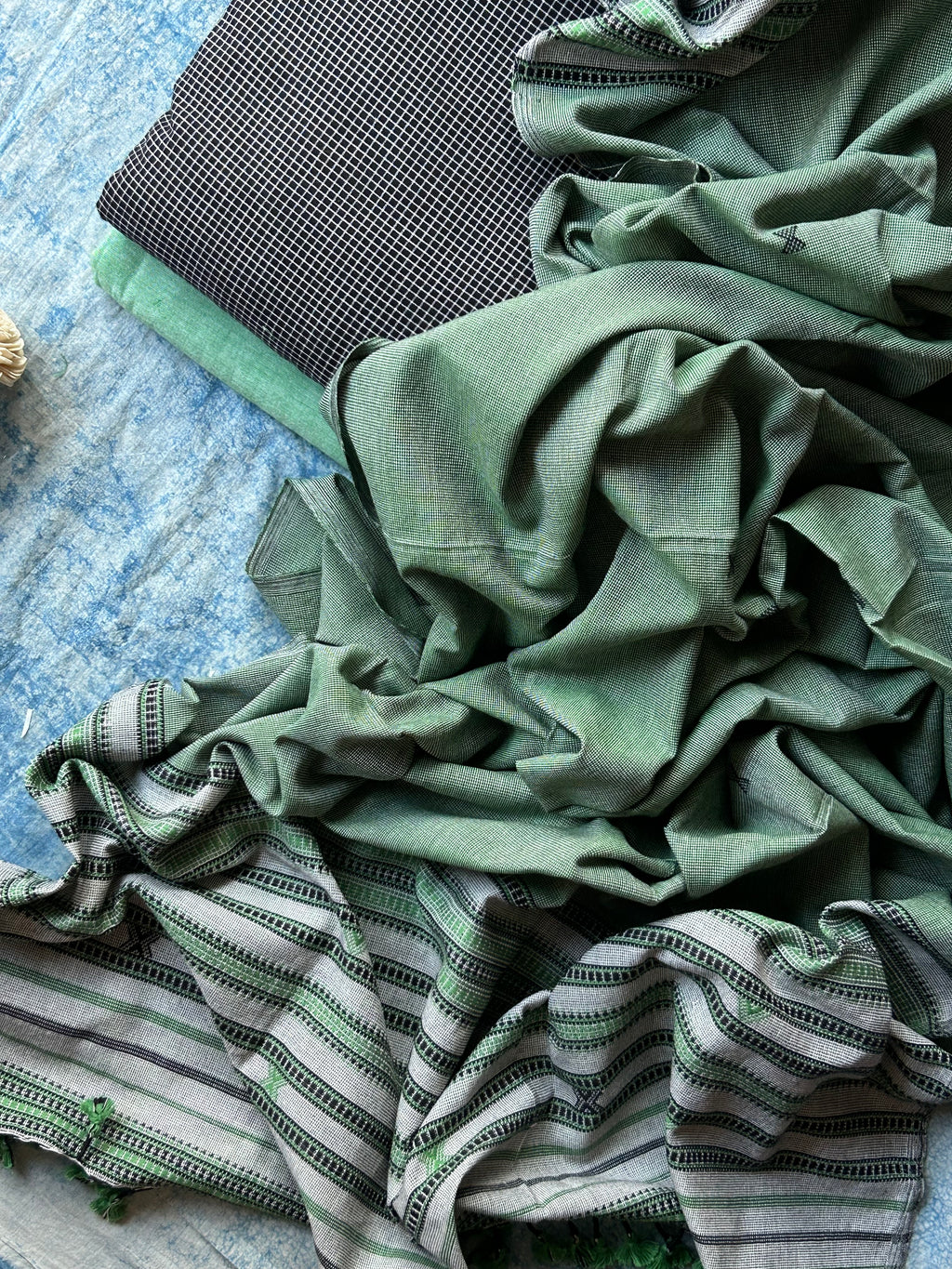 Sharvari - Handwoven Bhujodi Set