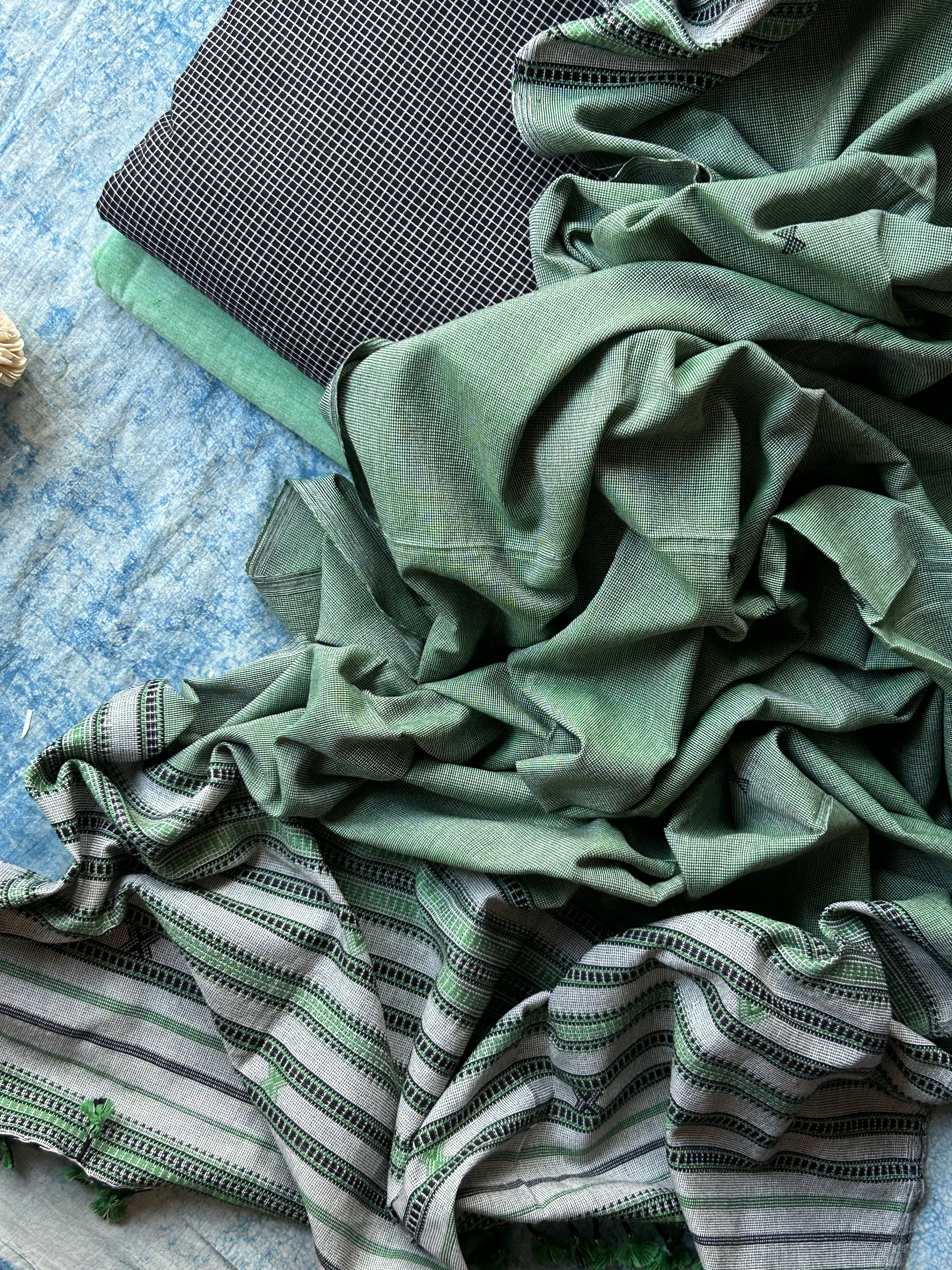 Sharvari - Handwoven Bhujodi Set