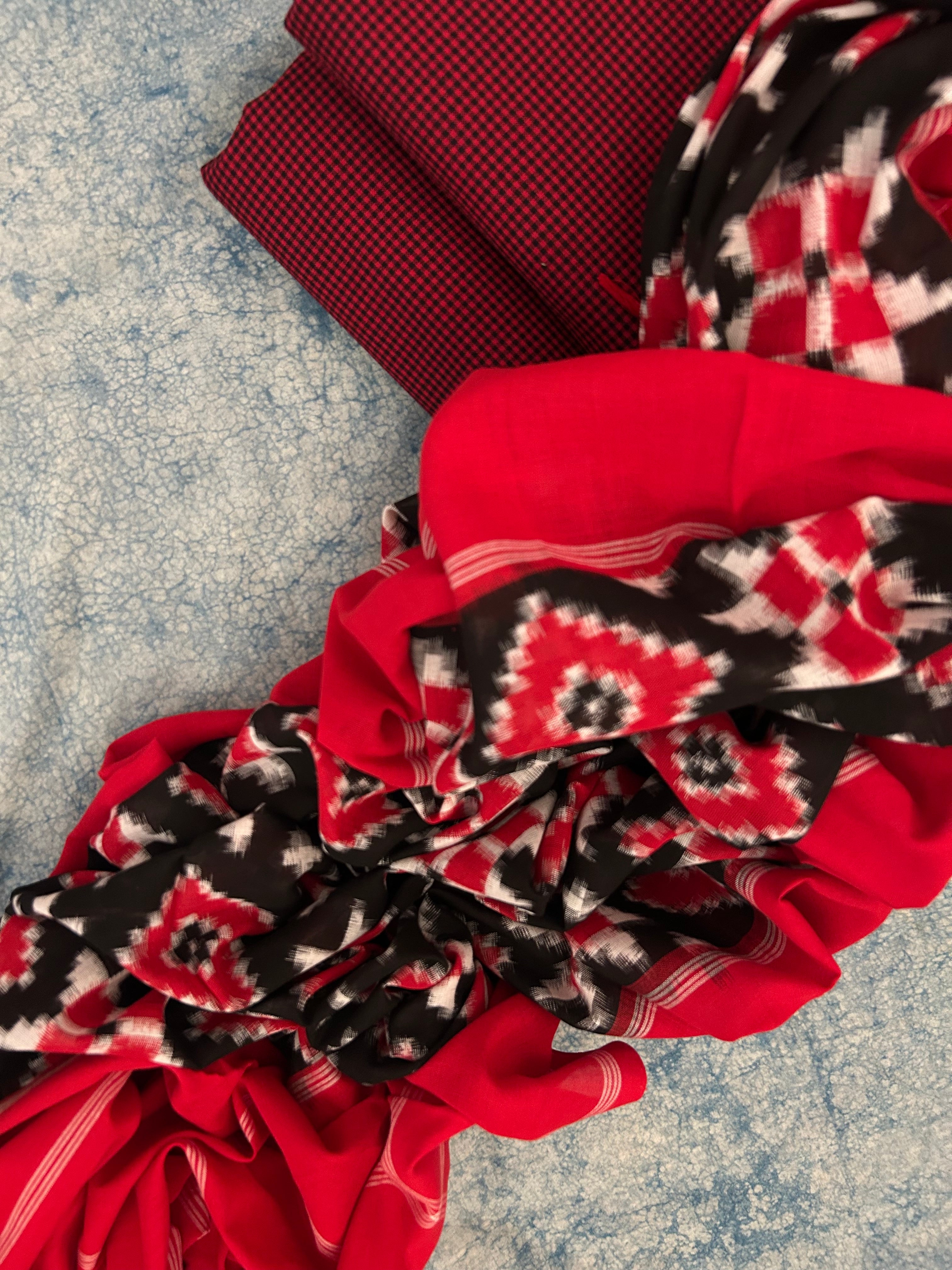 Handwoven Ikat Kurta Telia Dupatta Set