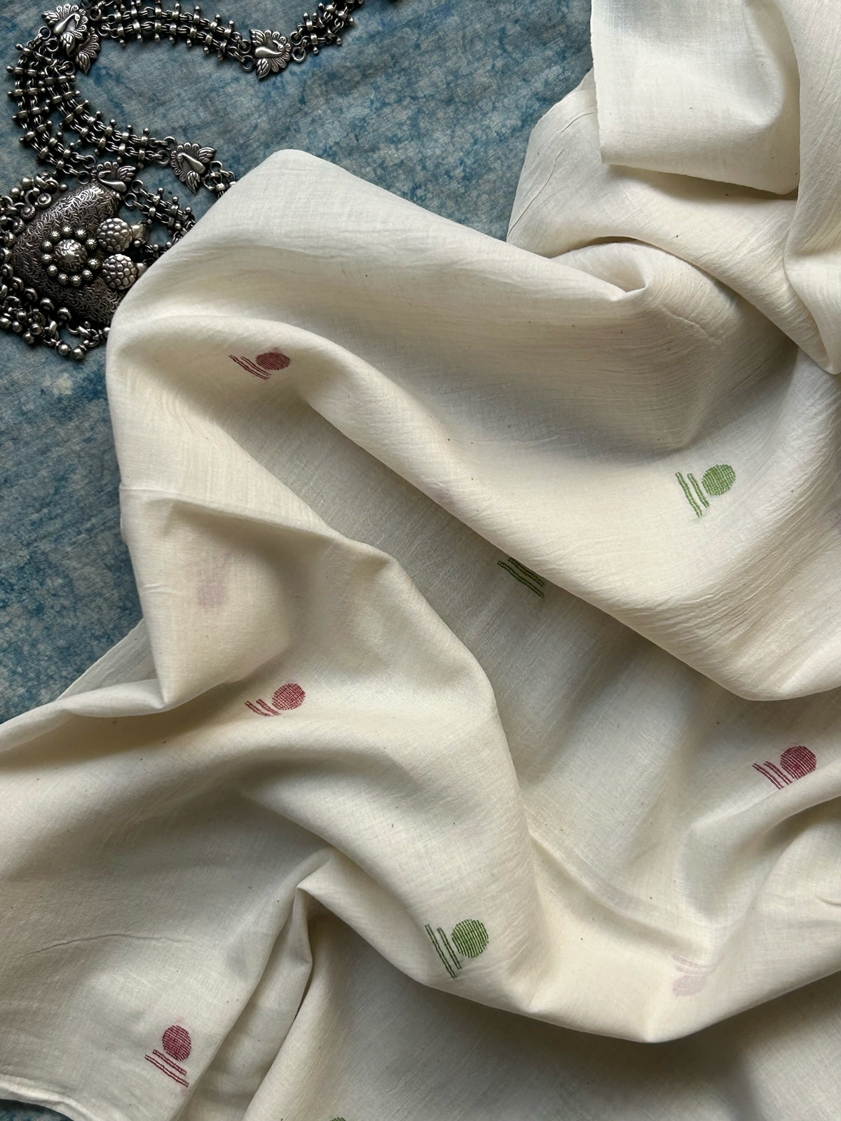 Anugraha - Handwoven Bengal Jamdani Fabric (740 INR/metre)