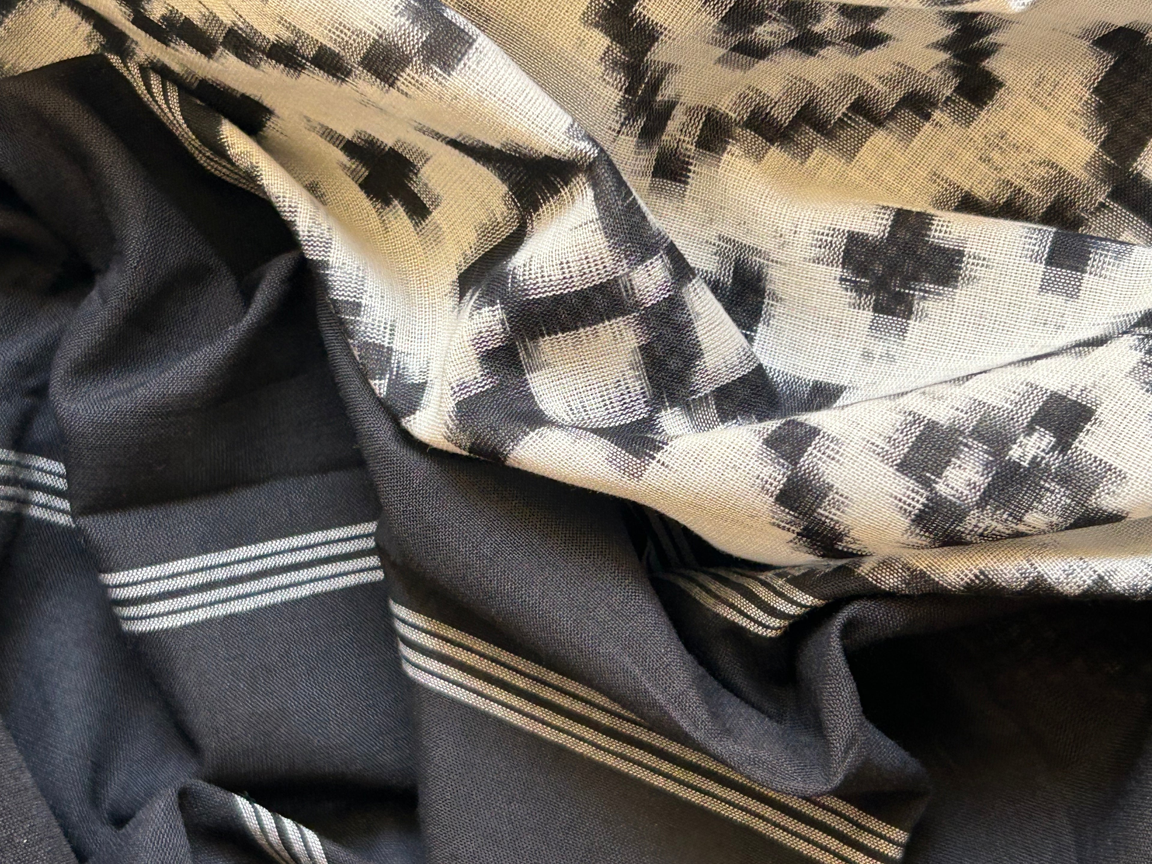 Handwoven Ikat Kurta Telia Dupatta Set