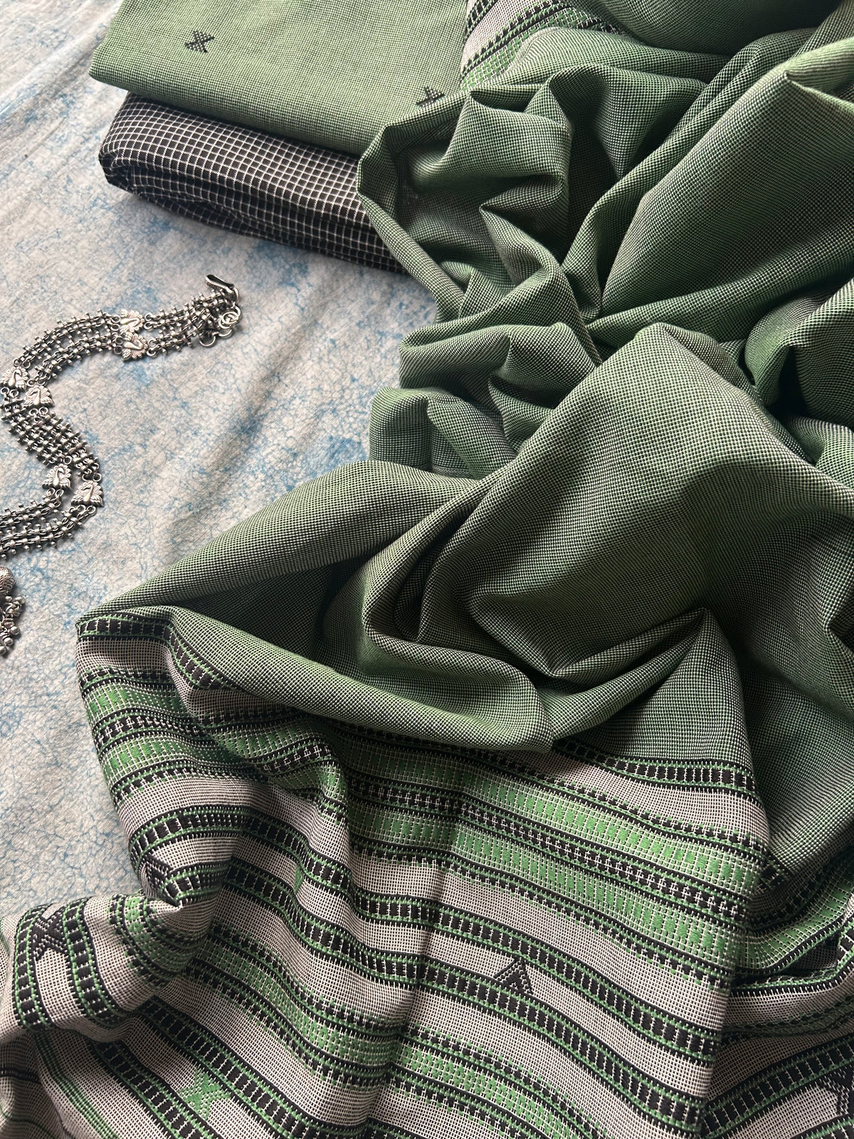 Taarangan - Handwoven Bhujodi Set