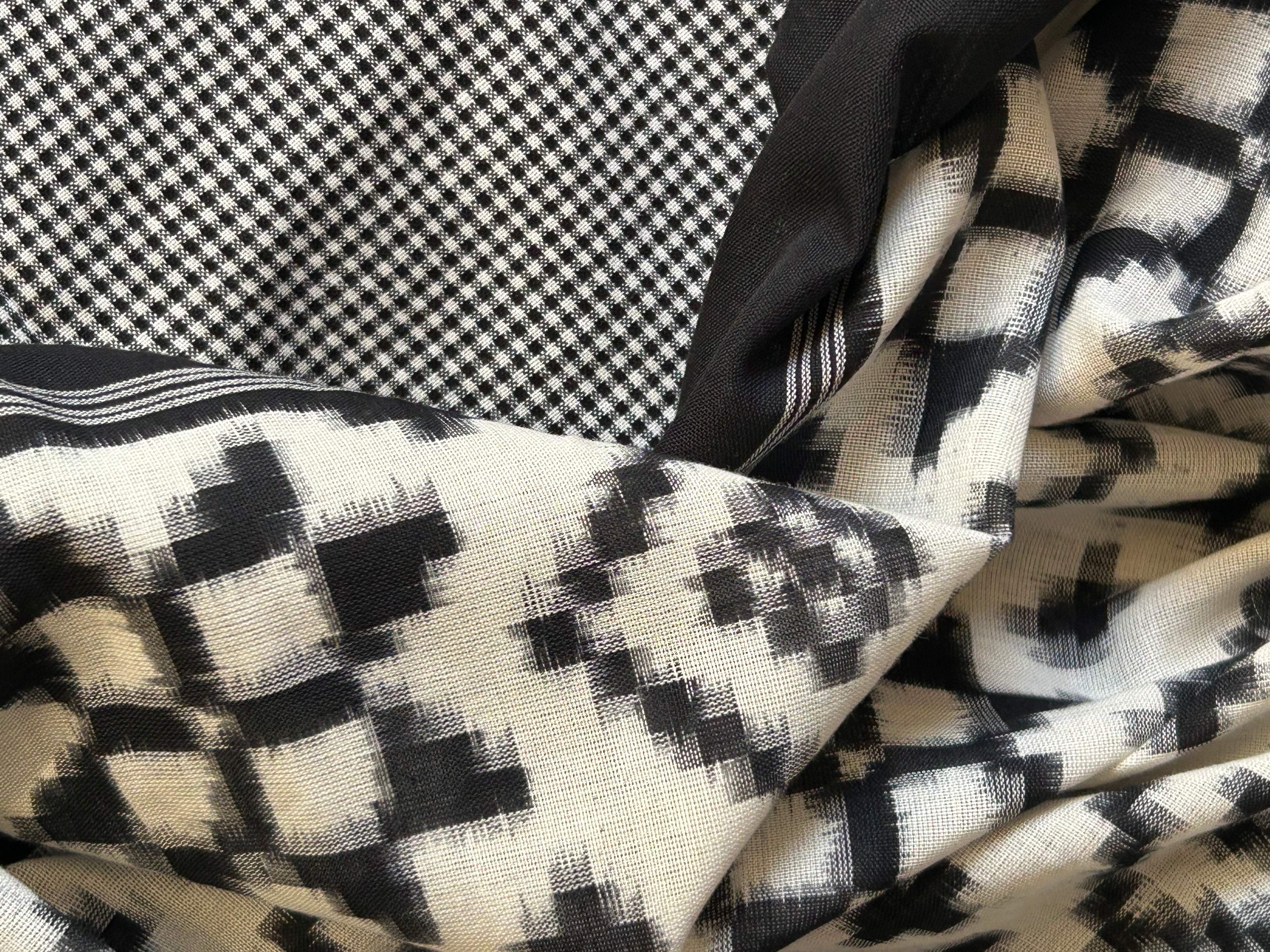 Handwoven Ikat Kurta Telia Dupatta Set