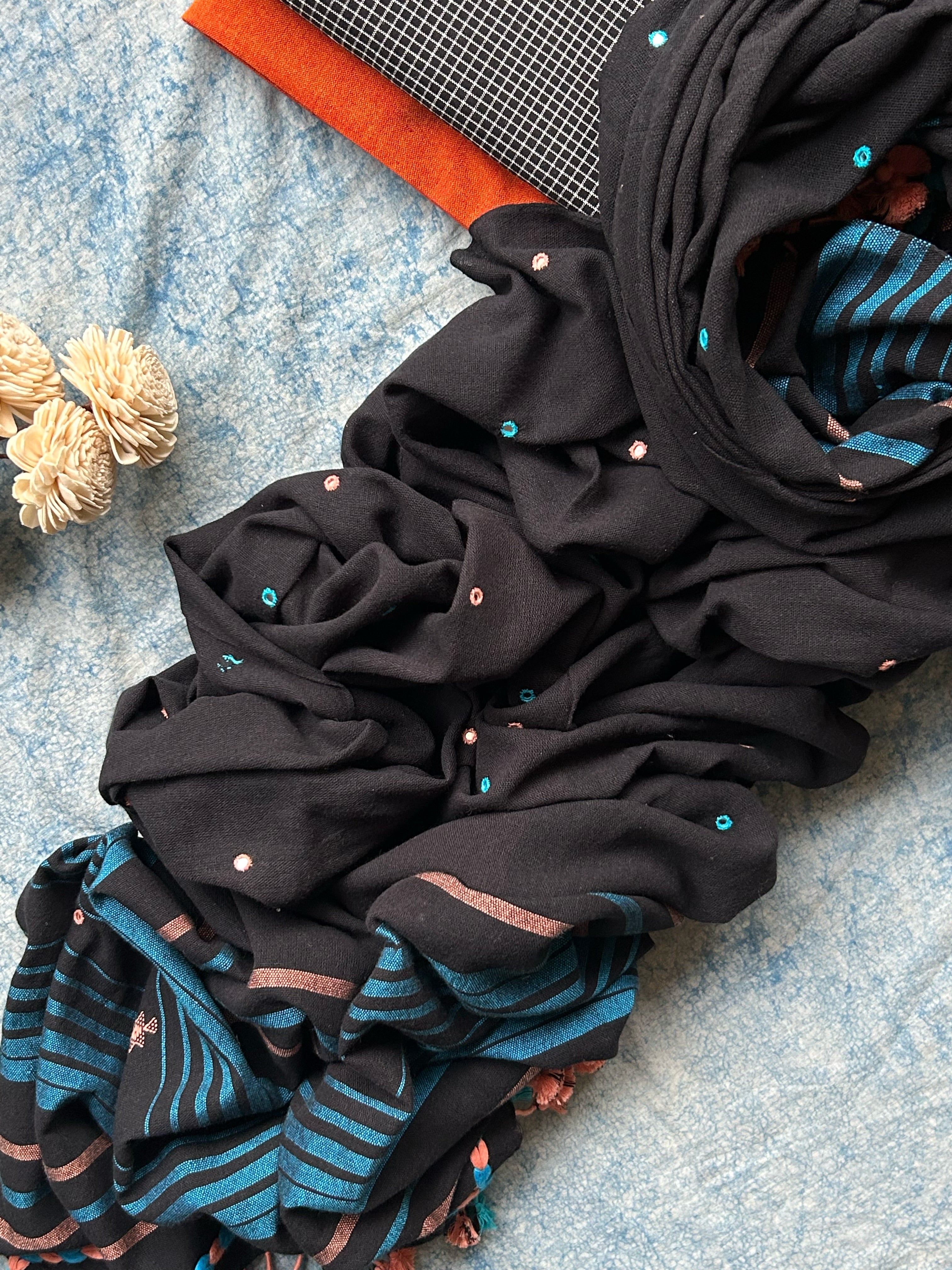 Rimjhim - Handwoven Bhujodi Kala Cotton Set