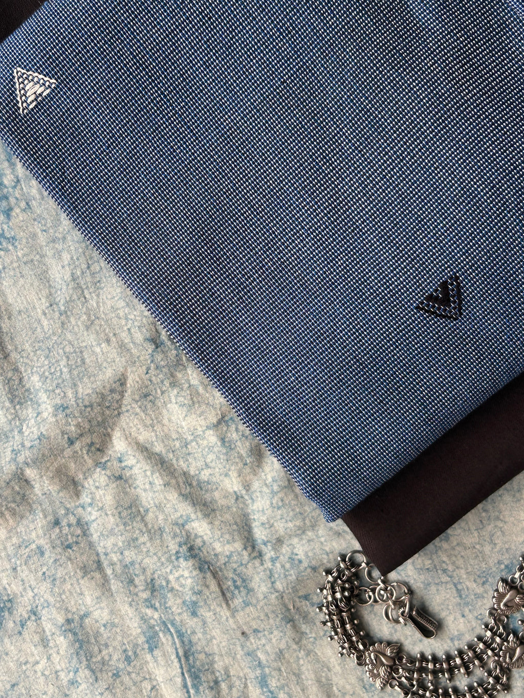 Neelambar - Handwoven Bhujodi Set