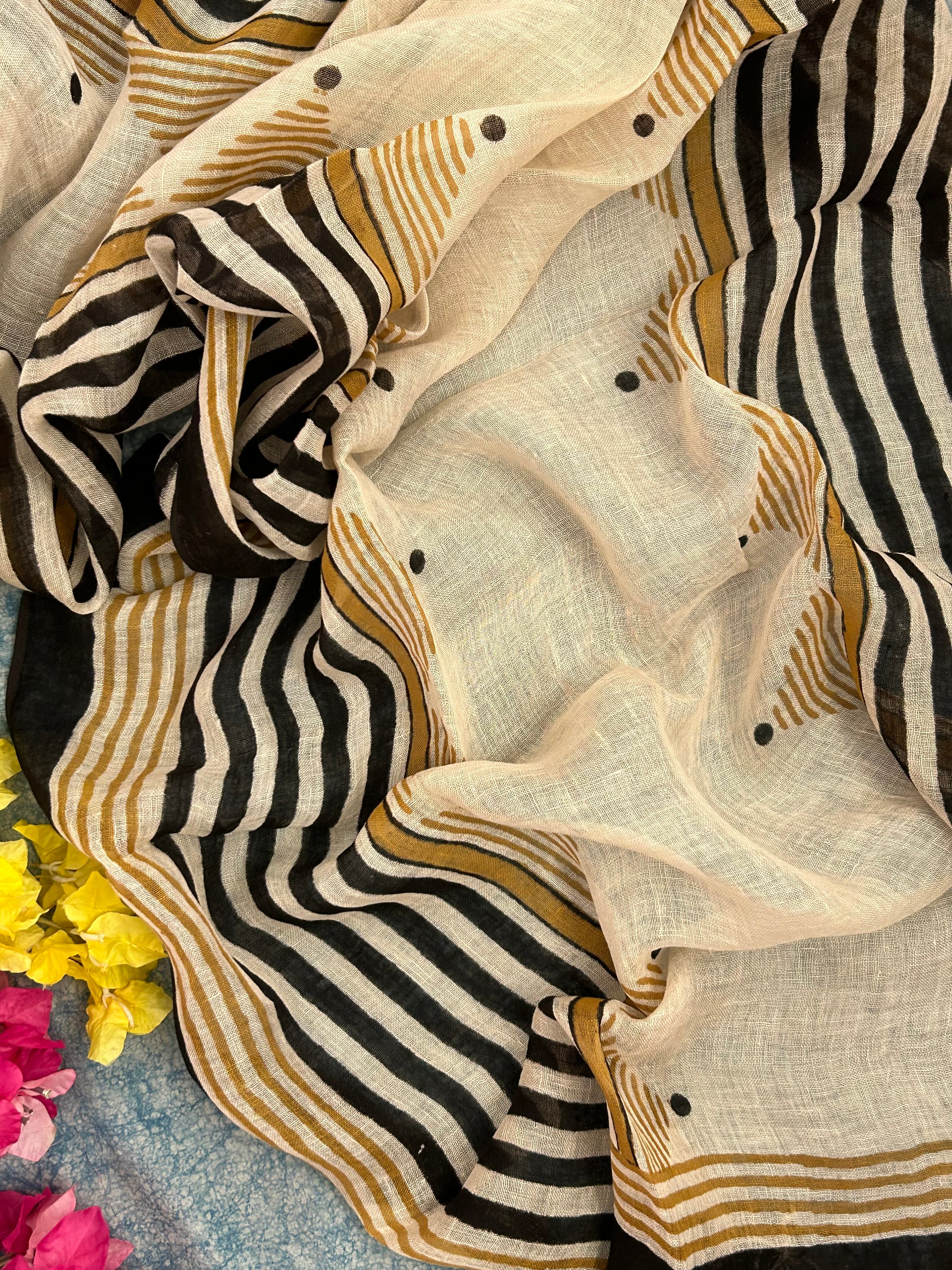 Handcrafted Linen Kurta Dupatta Set
