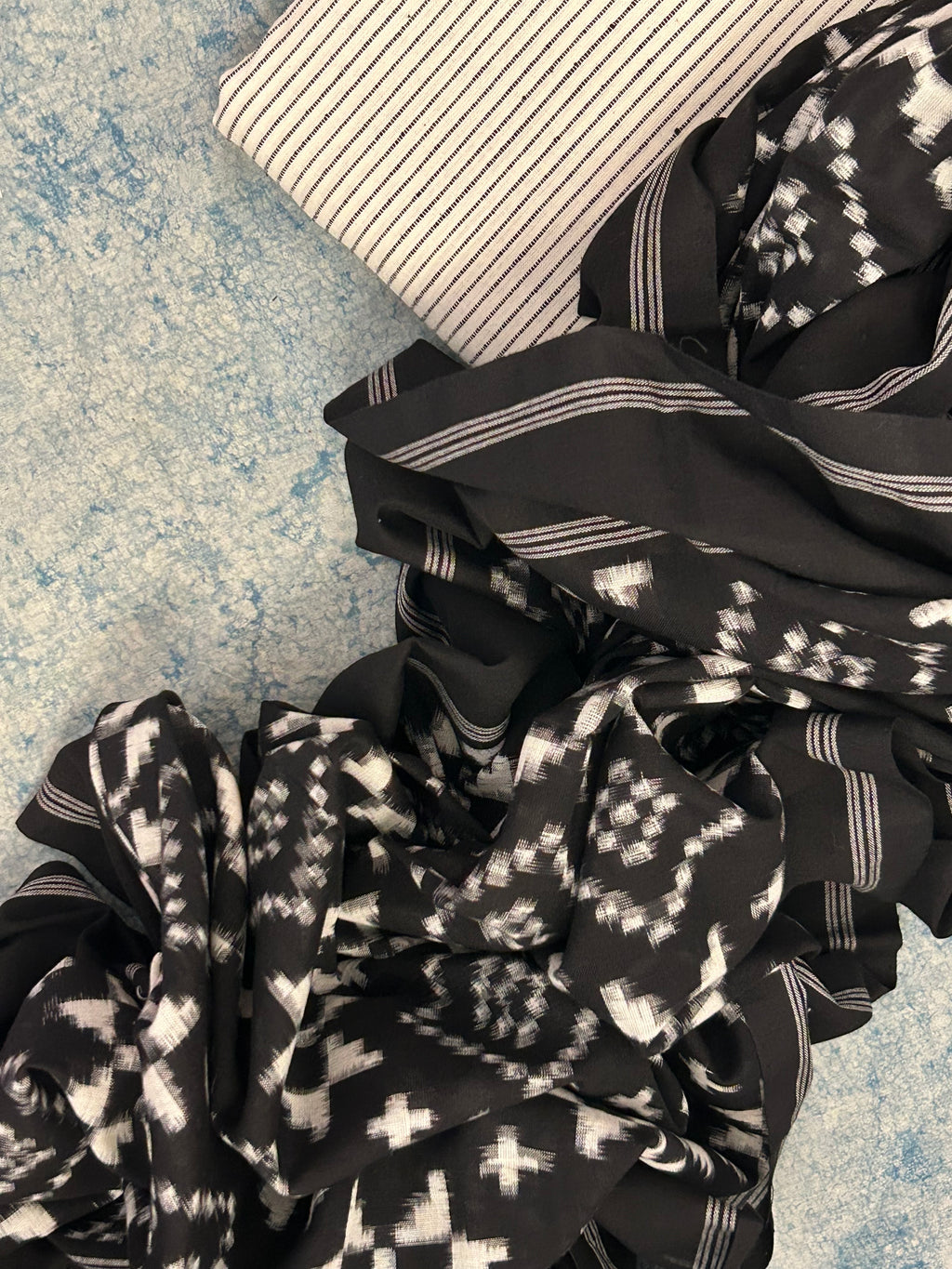 Handwoven Ikat Kurta Telia Dupatta Set