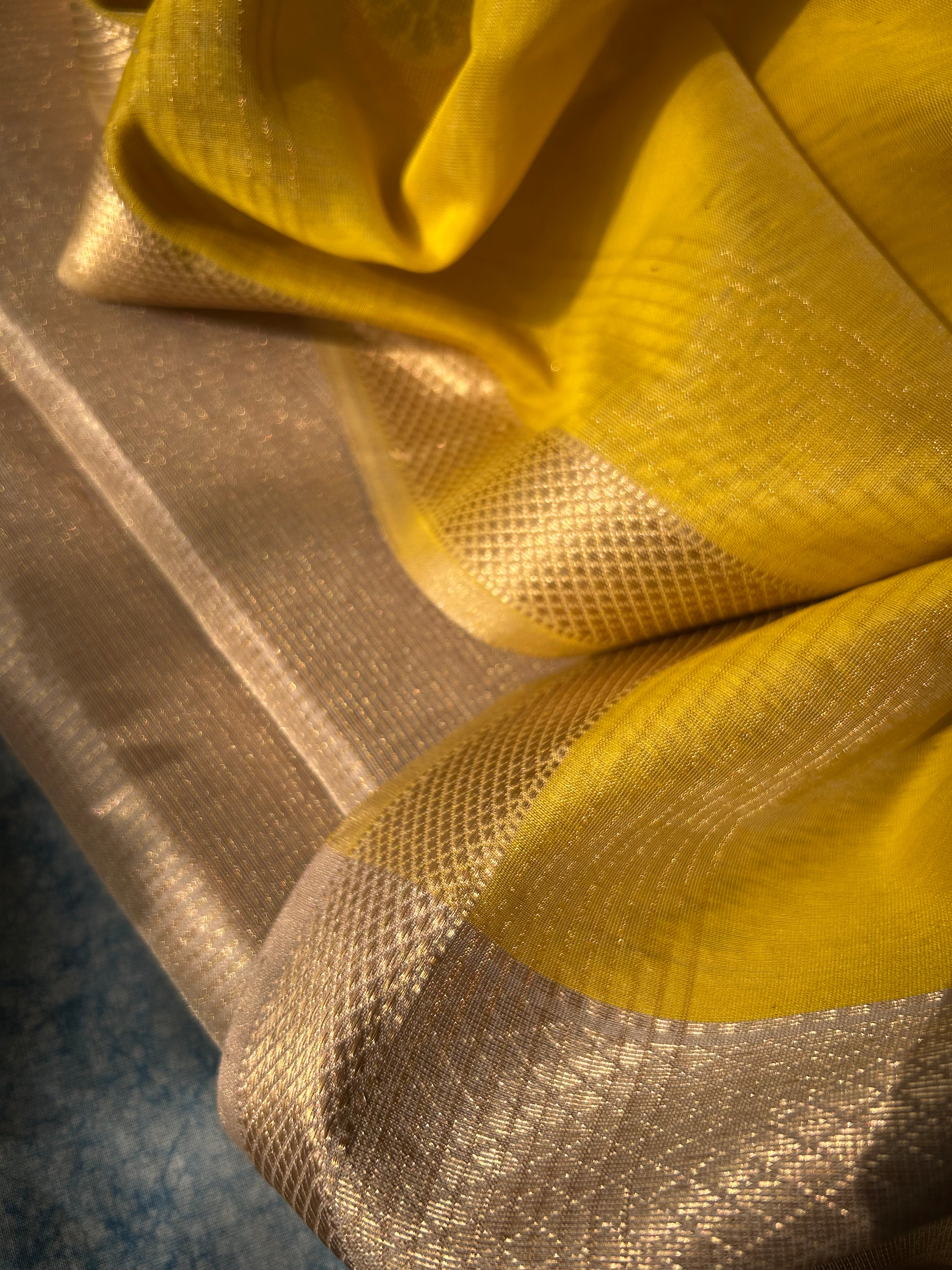 Handwoven Maheshwari Tissue Kurta Dupatta Set -Gold & SunshinE Yellow