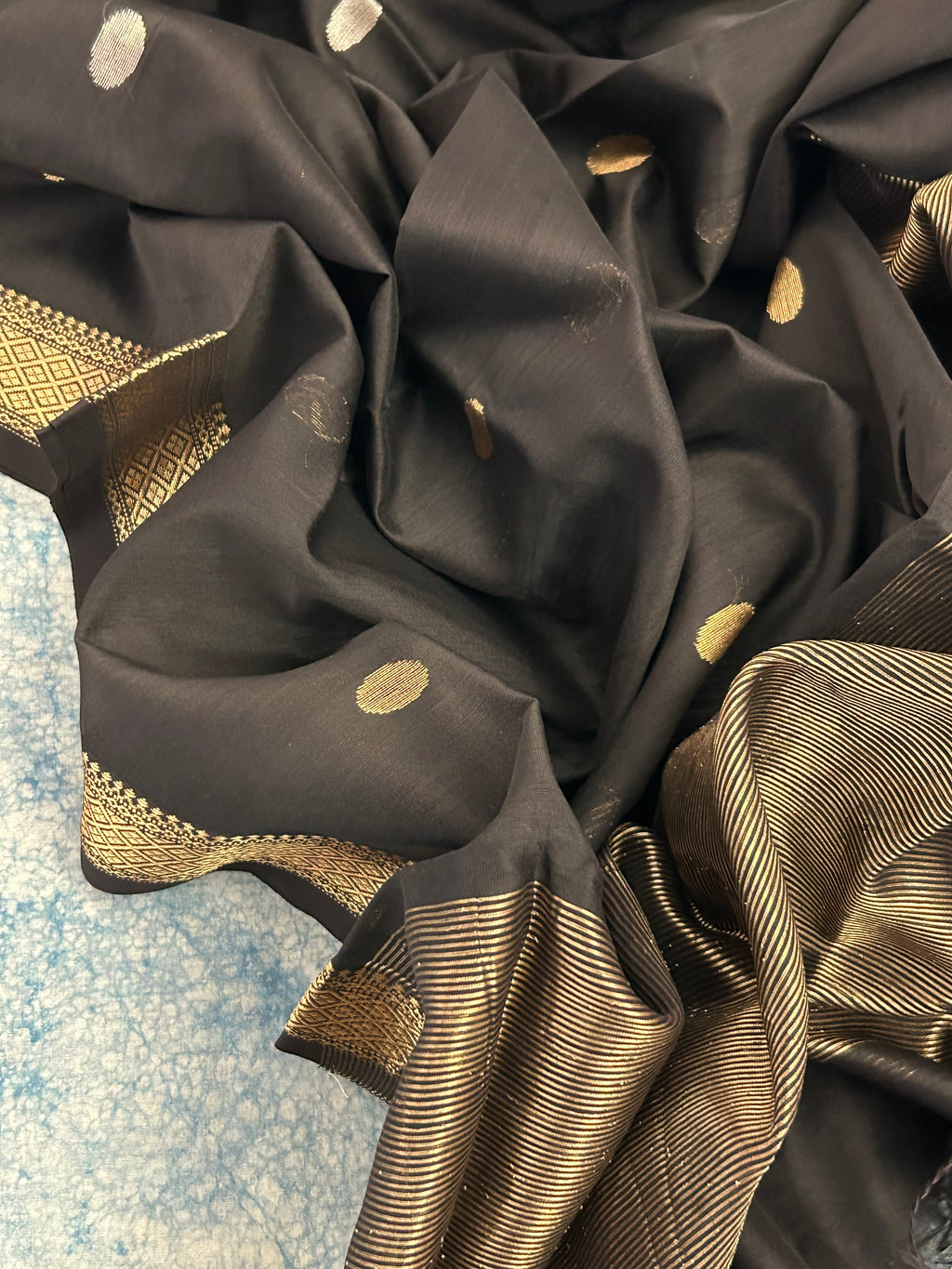 Handwoven Maheshwari Kurta Dupatta Set -Black and Gold