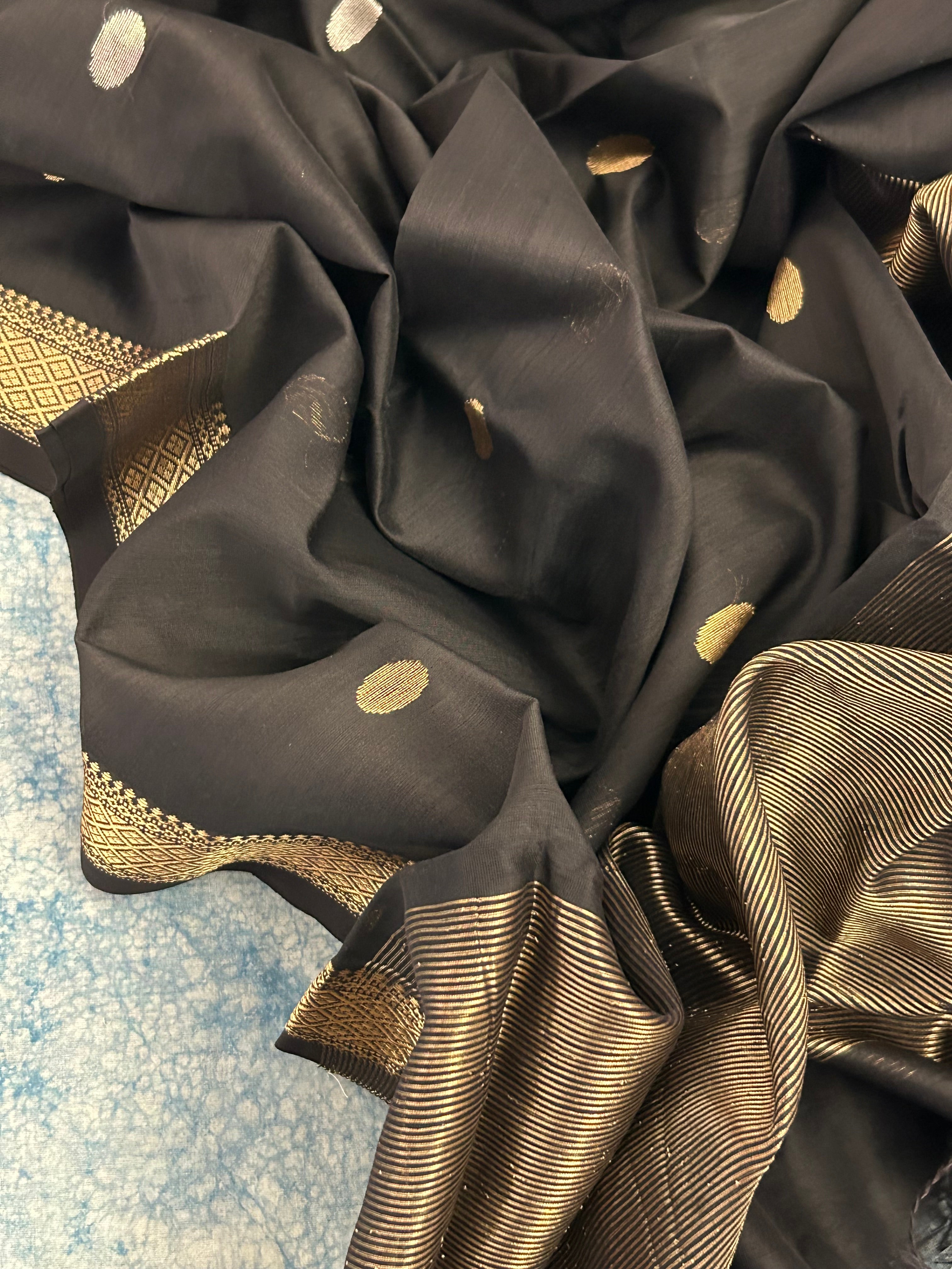 Handwoven Maheshwari Kurta Dupatta Set -Black and Gold