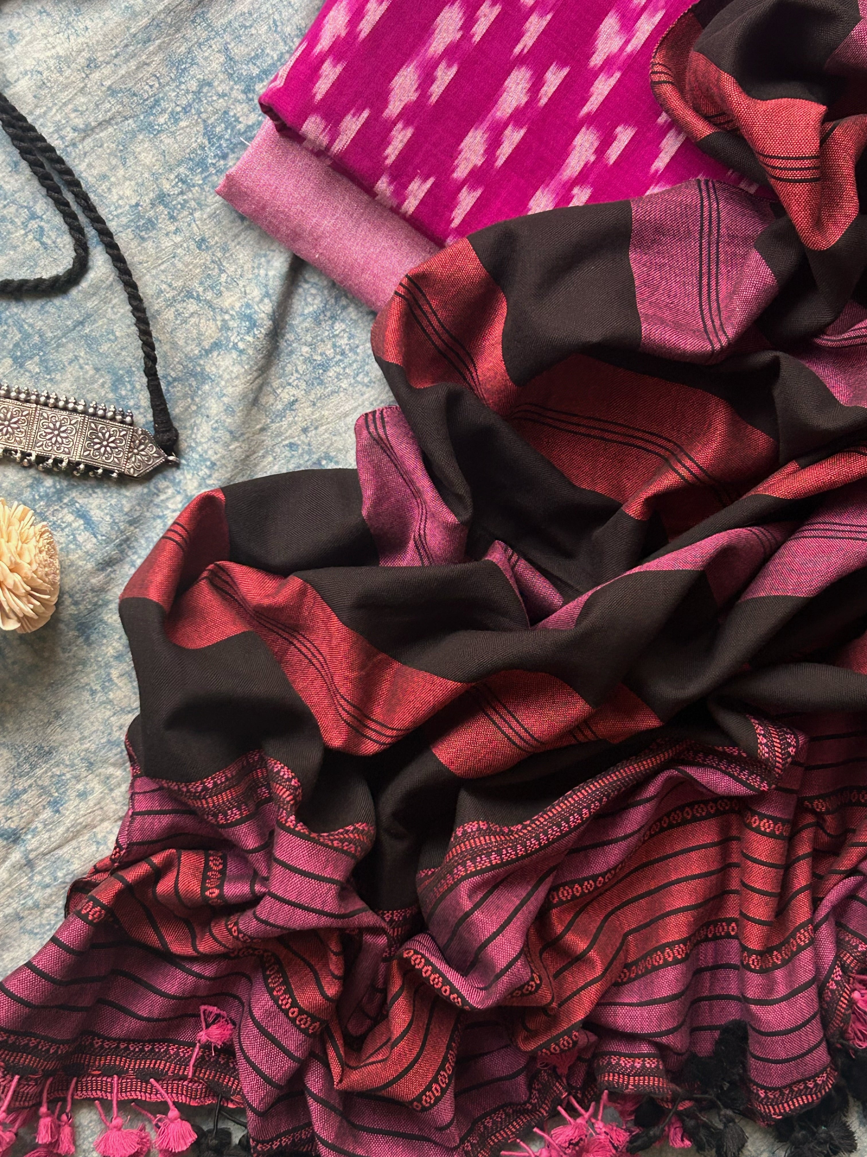 Handwoven Bhujodi Set - Magenta
