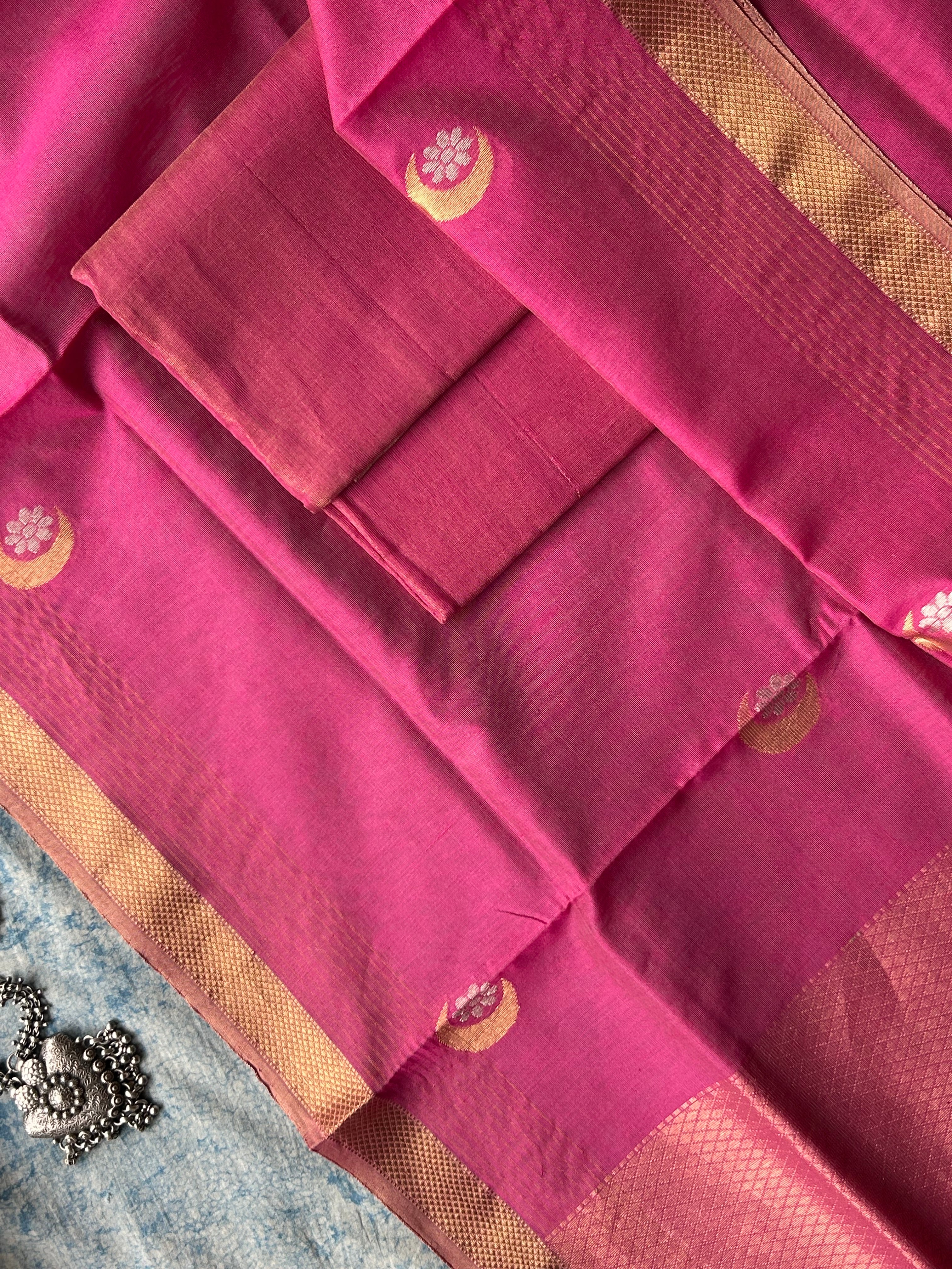 Raani - Handwoven Maheshwari Kurta Dupatta Set
