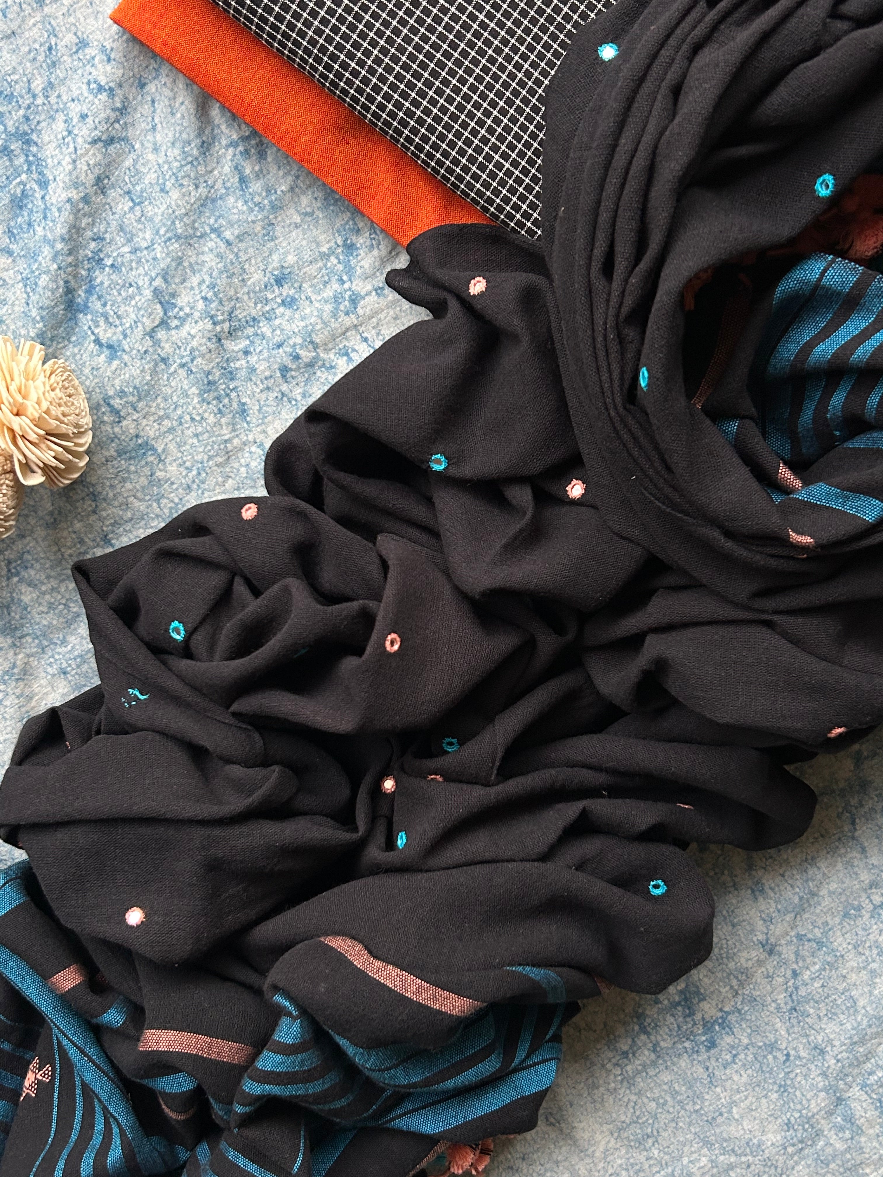 Rimjhim - Handwoven Bhujodi Kala Cotton Set