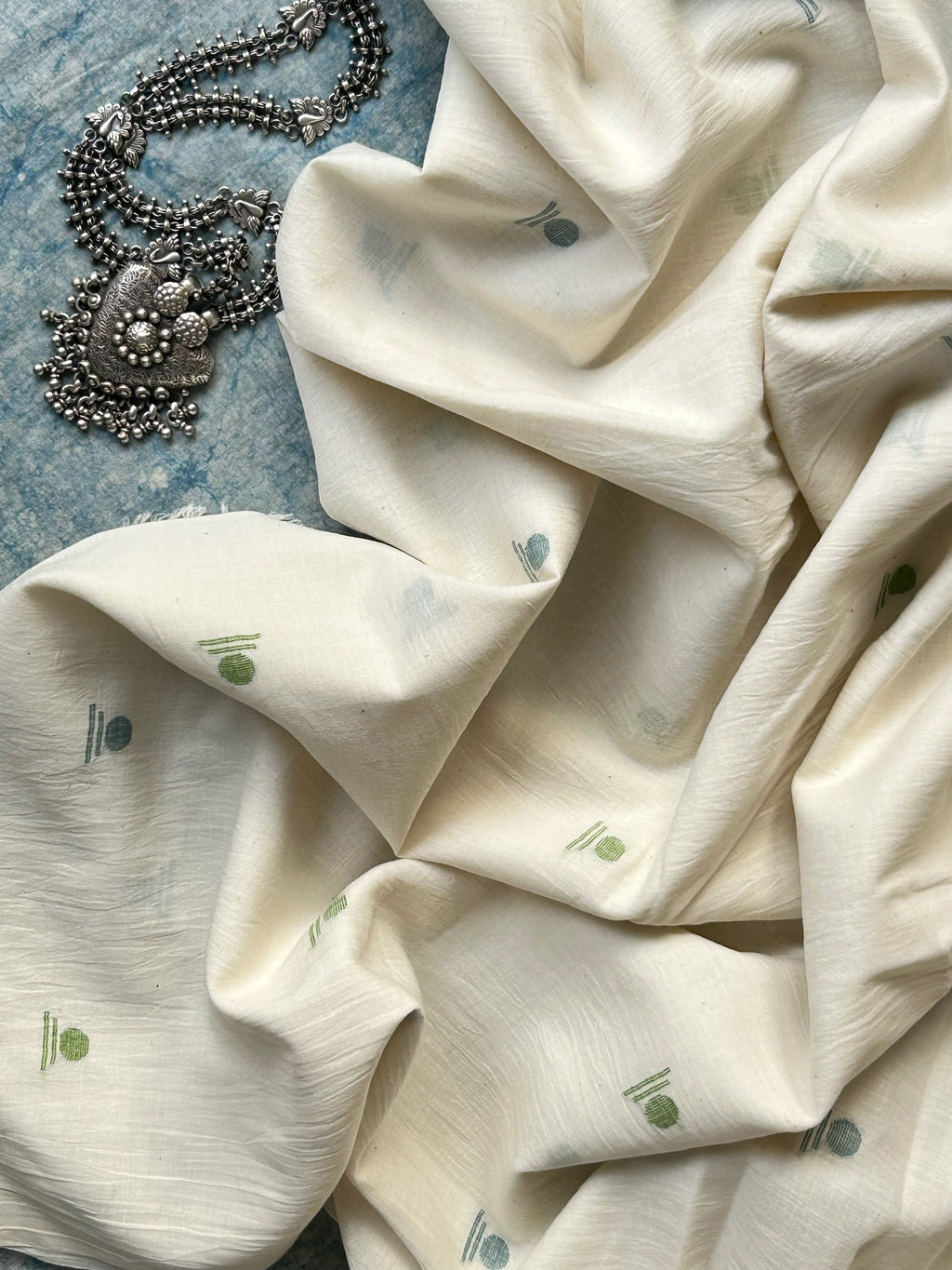Arpan - Handwoven Bengal Jamdani Fabric (740 INR/metre)