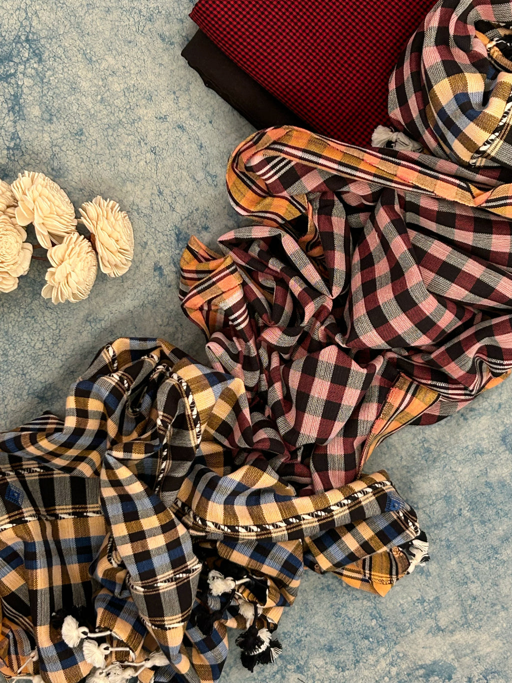 Handwoven Bhujodi Set - Red and Black