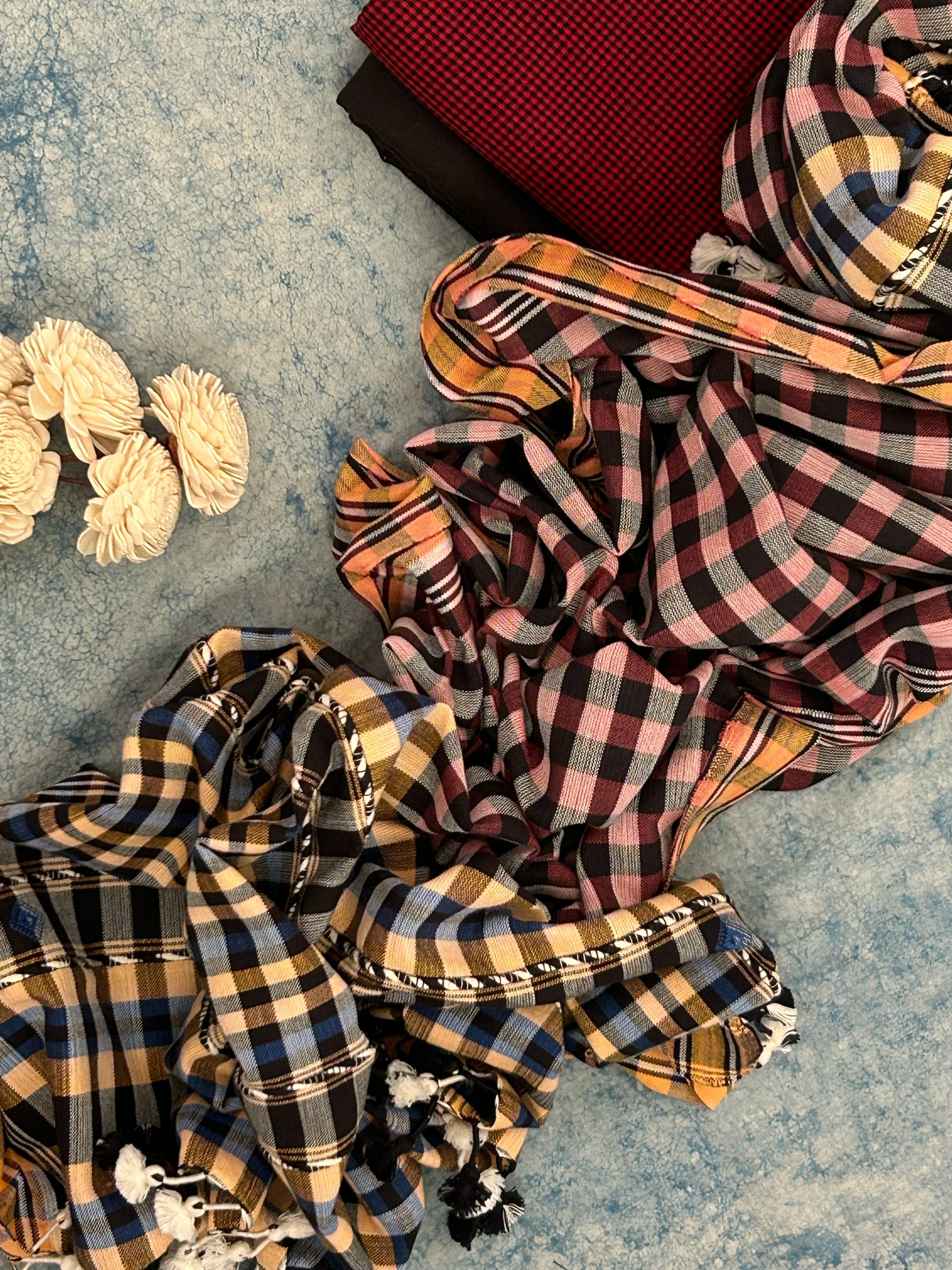 Handwoven Bhujodi Set - Red and Black