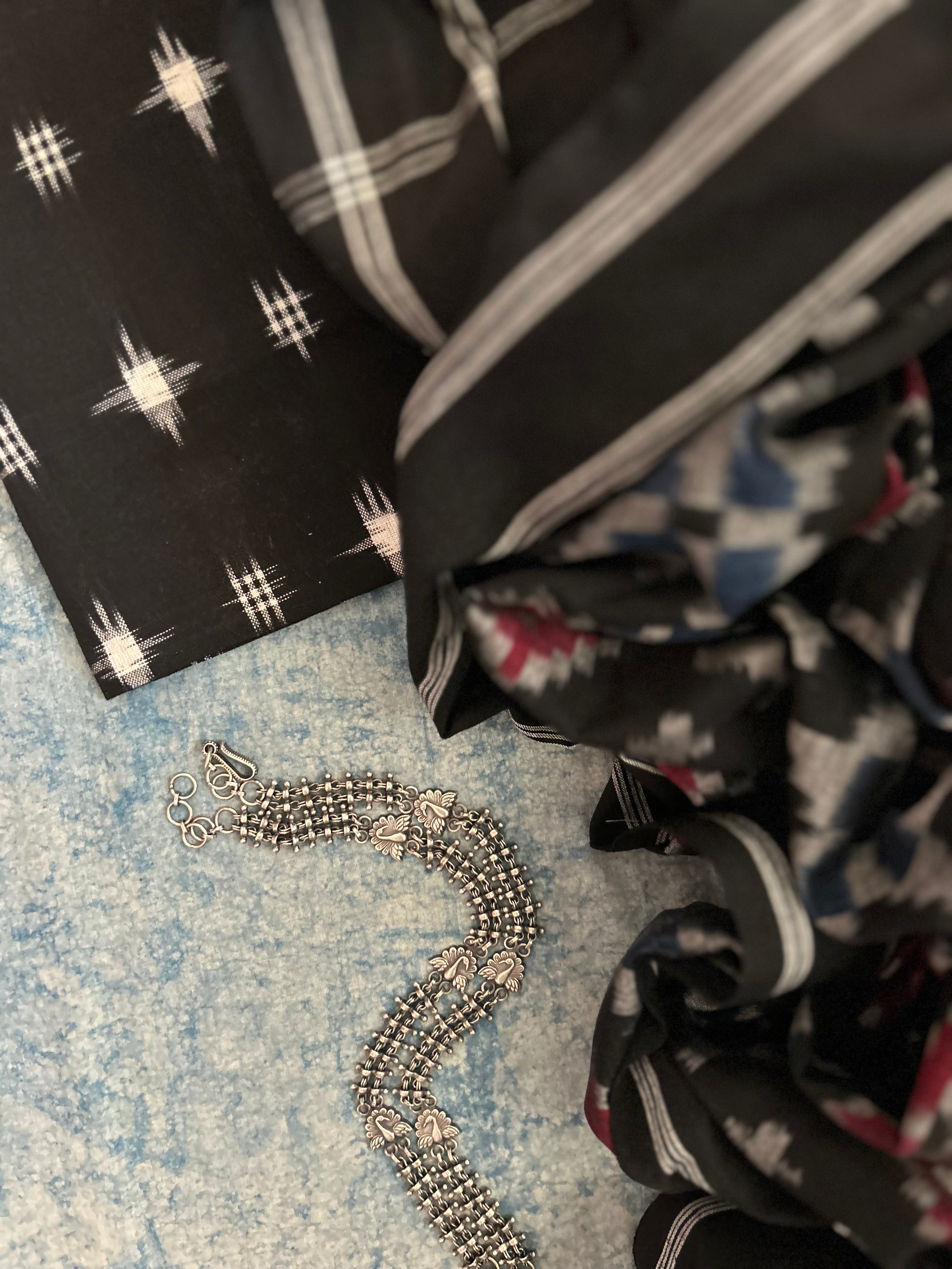 Handwoven Double Ikat Kurta Telia Dupatta Set