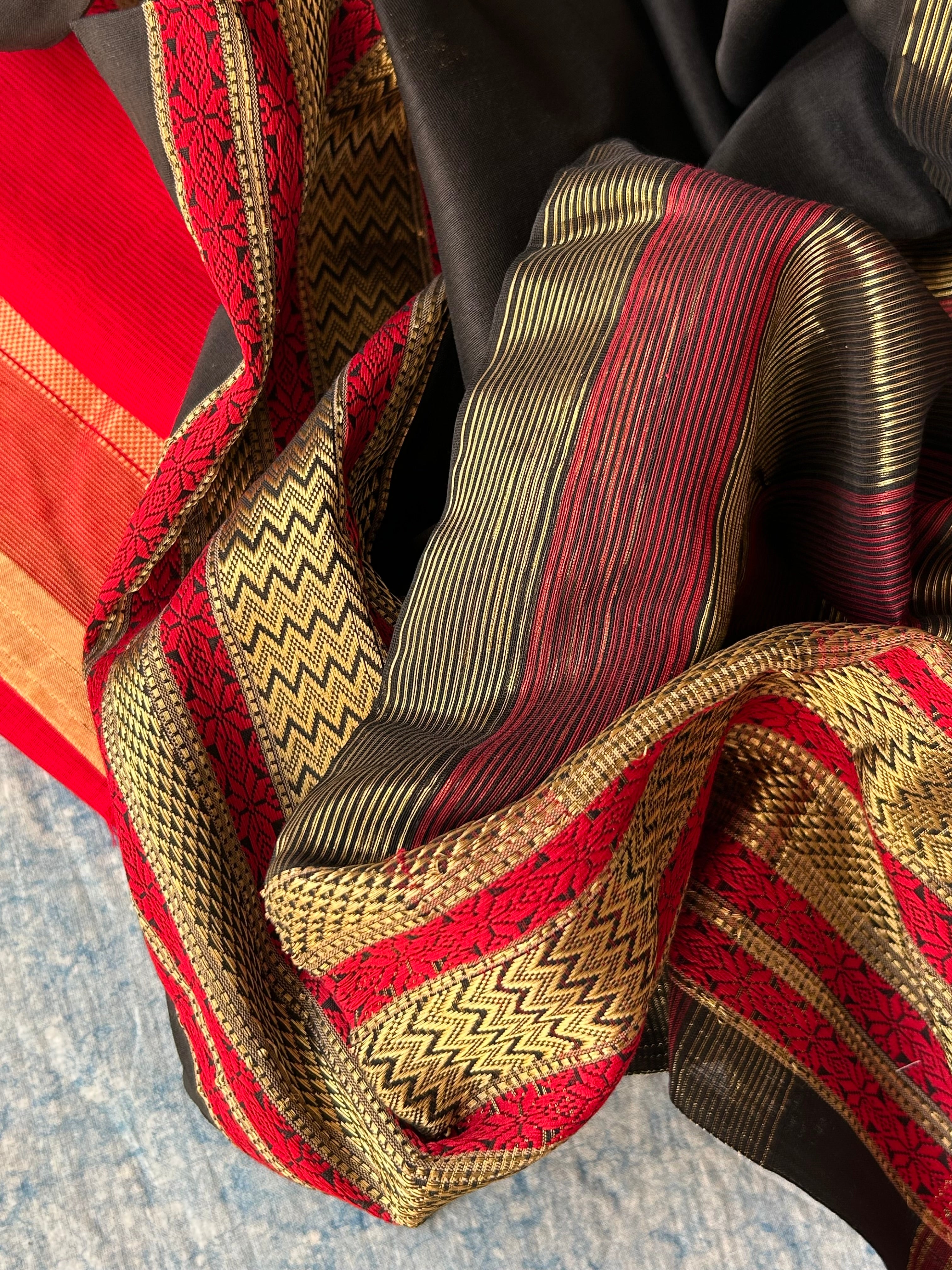 Handwoven Maheshwari Kurta Dupatta Set - Red & Black