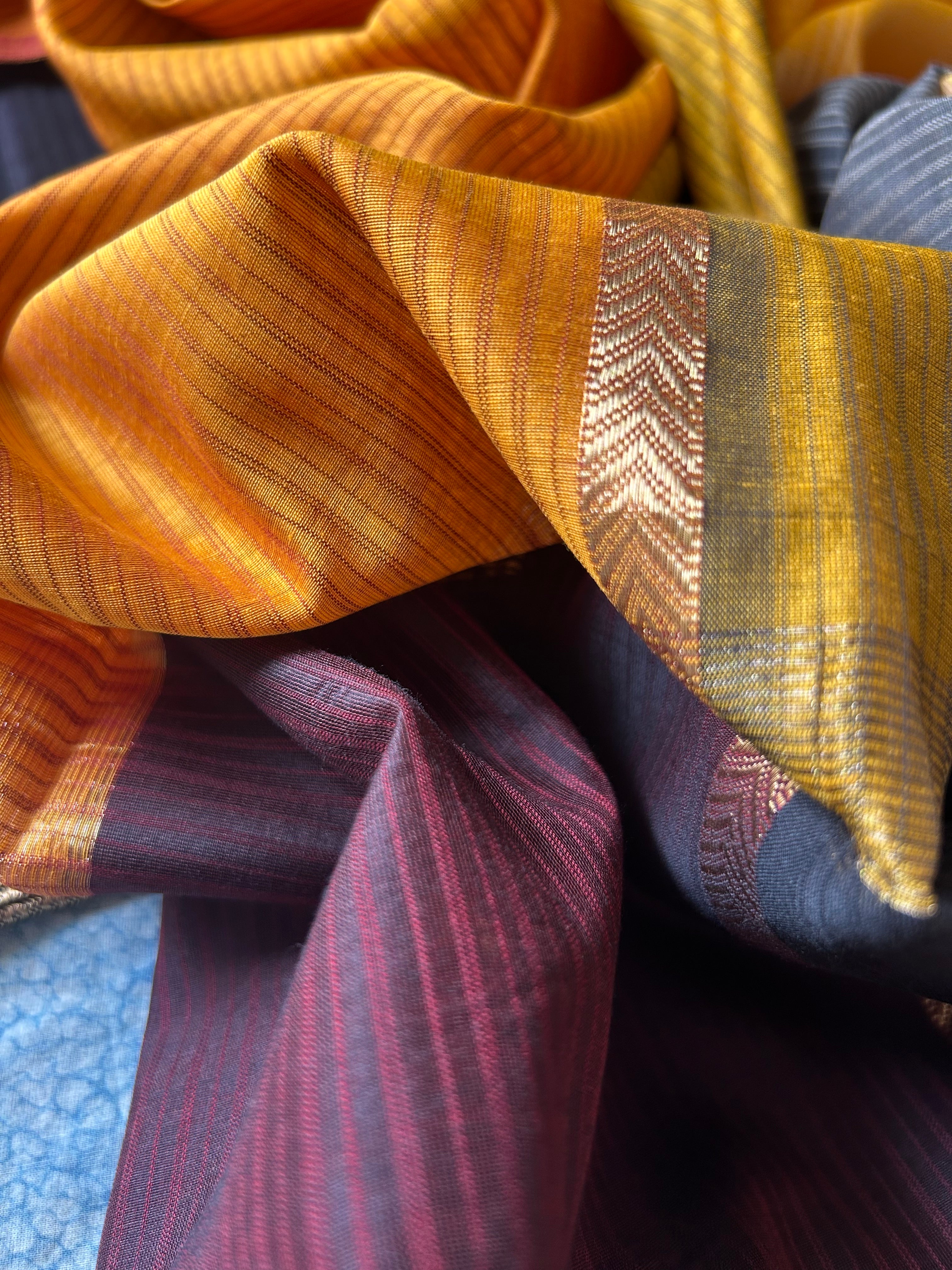 Handwoven Maheshwari Kurta Dupatta Set -Black & Burnt Orange