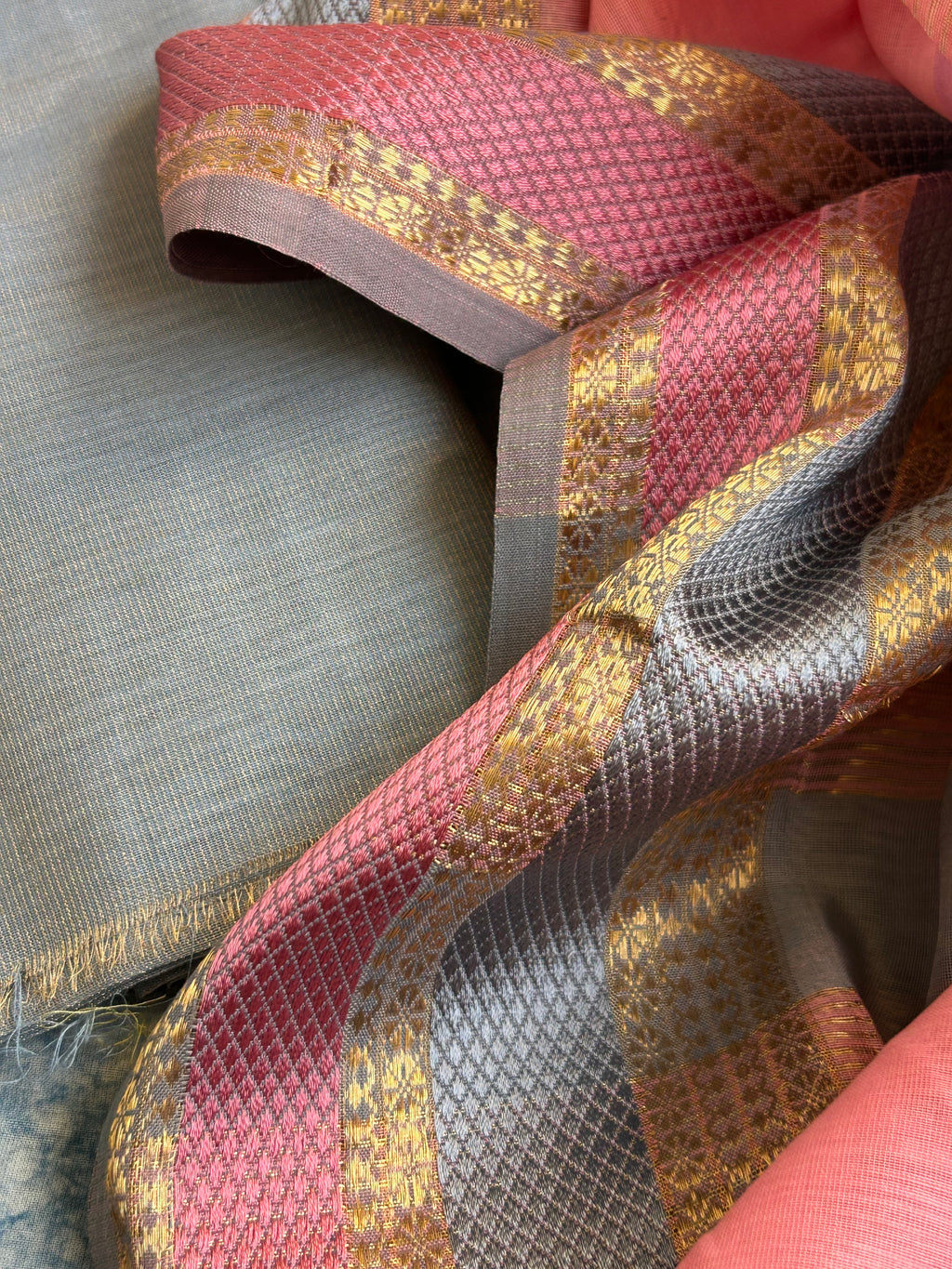 Handwoven Maheshwari Kurta Dupatta Set - Ash Grey