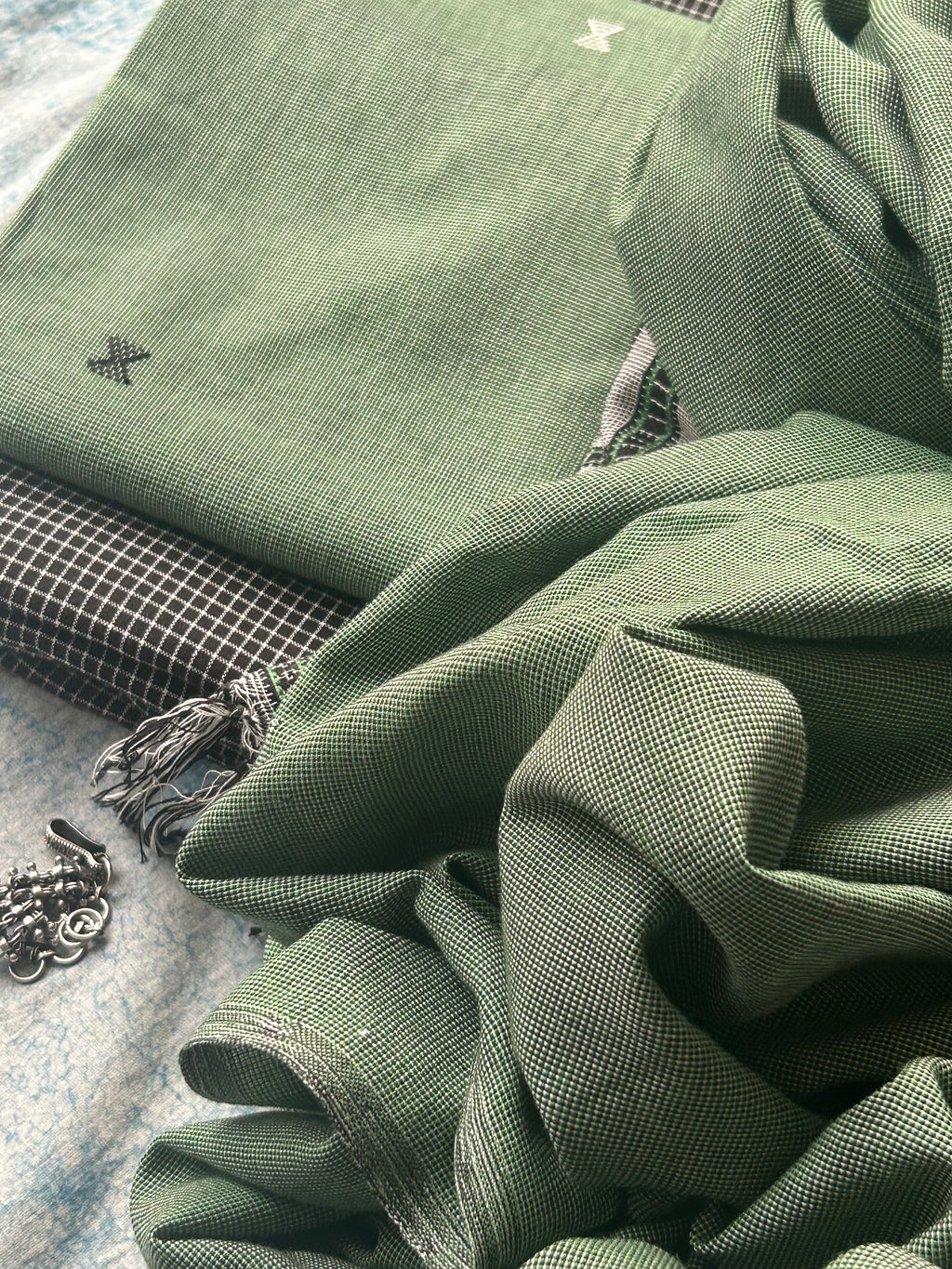 Sharvari - Handwoven Bhujodi Set