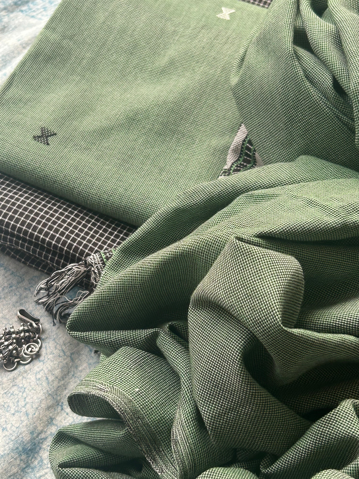 Sharvari - Handwoven Bhujodi Set