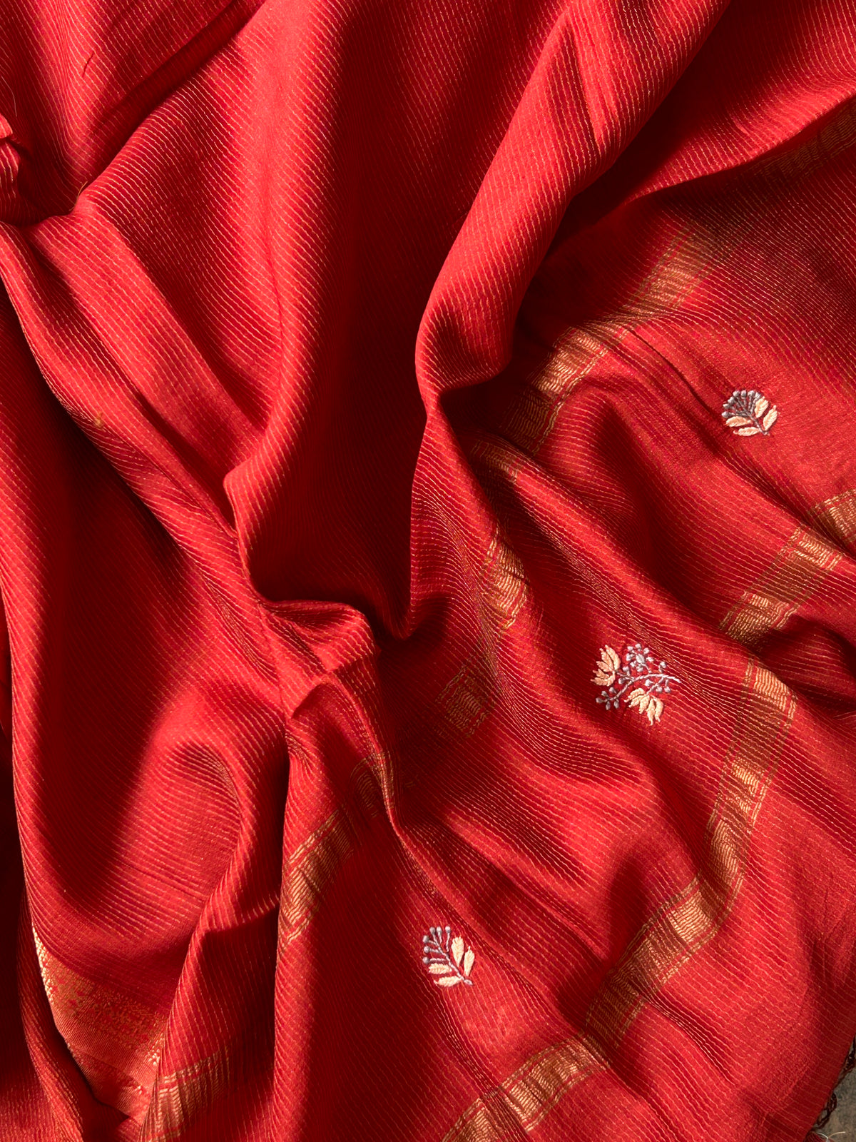 Ketaki- Handwoven Chikankari Work Maheshwari Tissue Set
