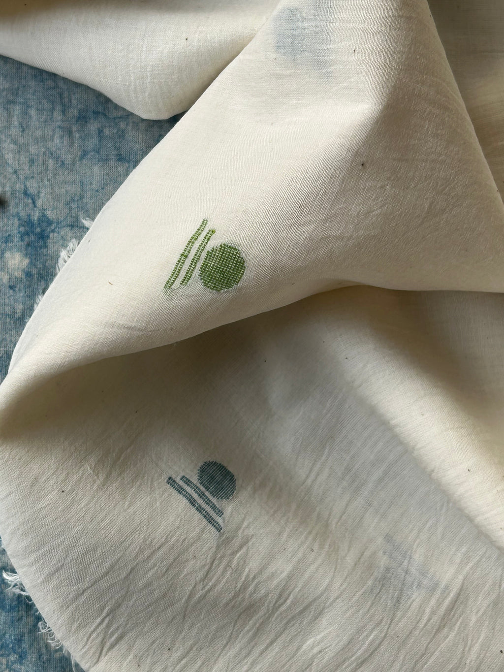 Arpan - Handwoven Bengal Jamdani Fabric (740 INR/metre)
