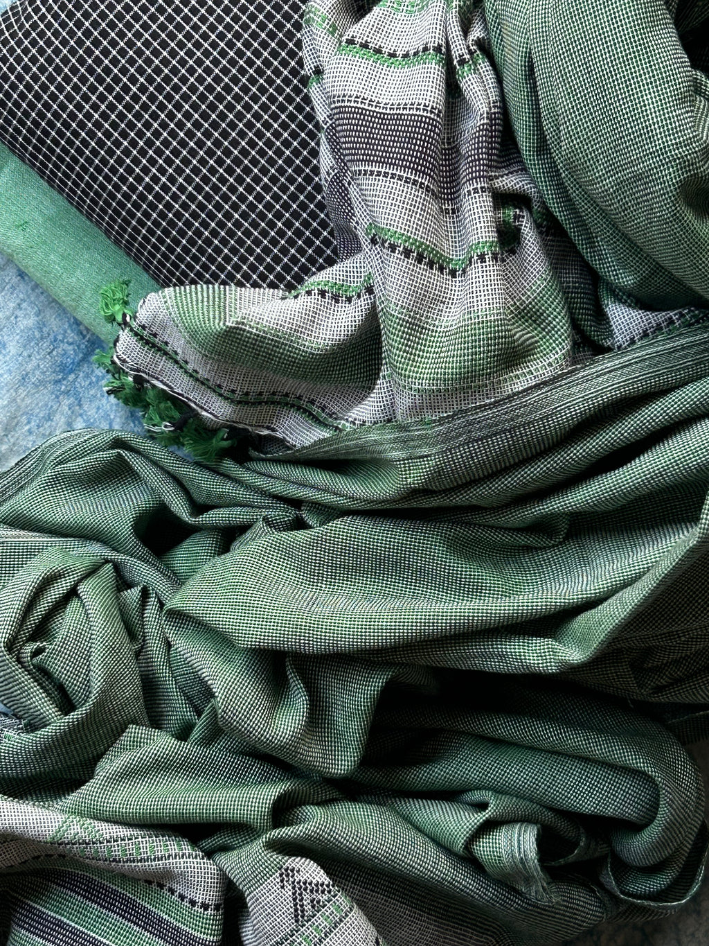 Taraangan - Handwoven Bhujodi Set