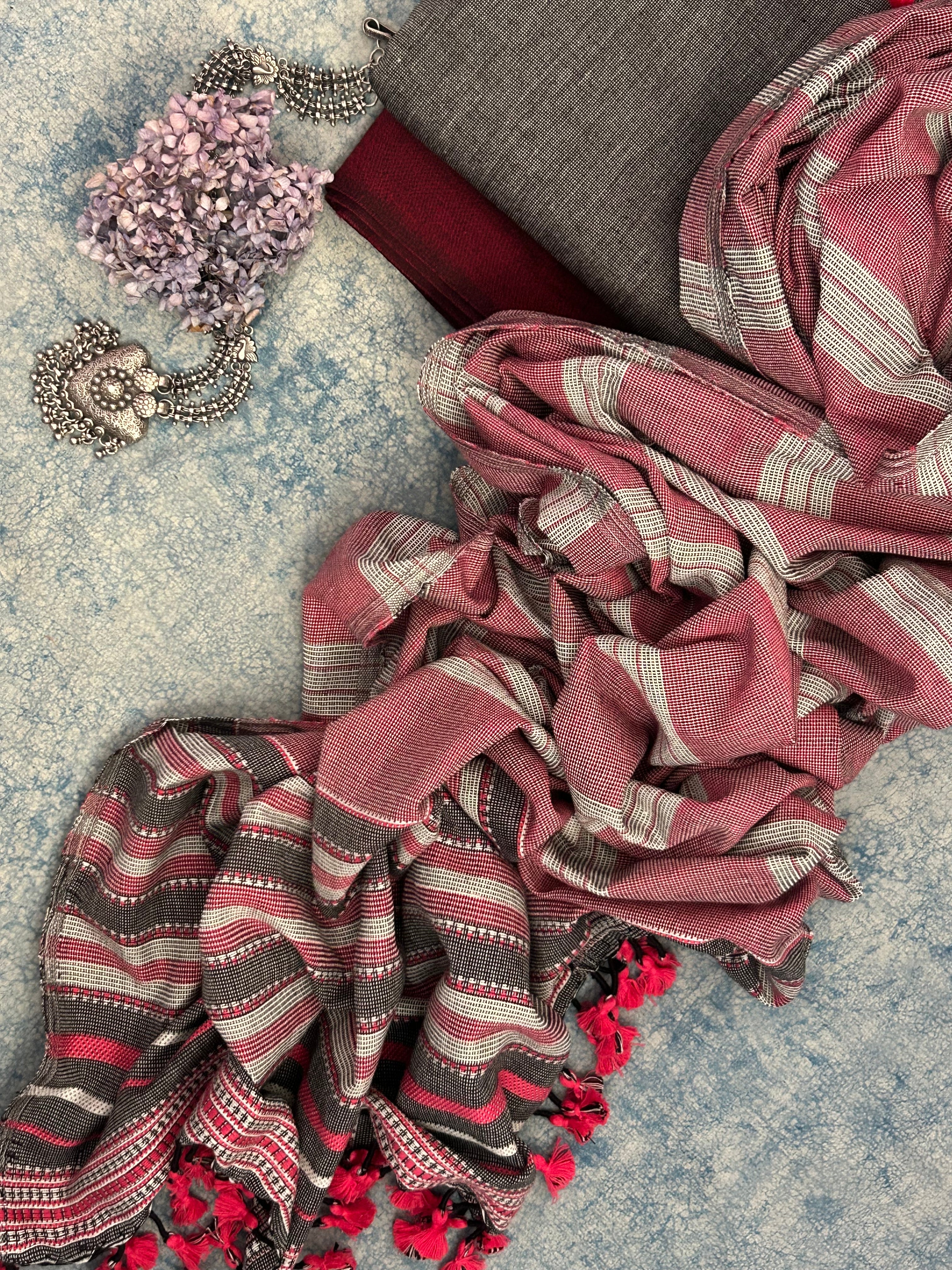 Handwoven Bhujodi Set - Black and Maroon