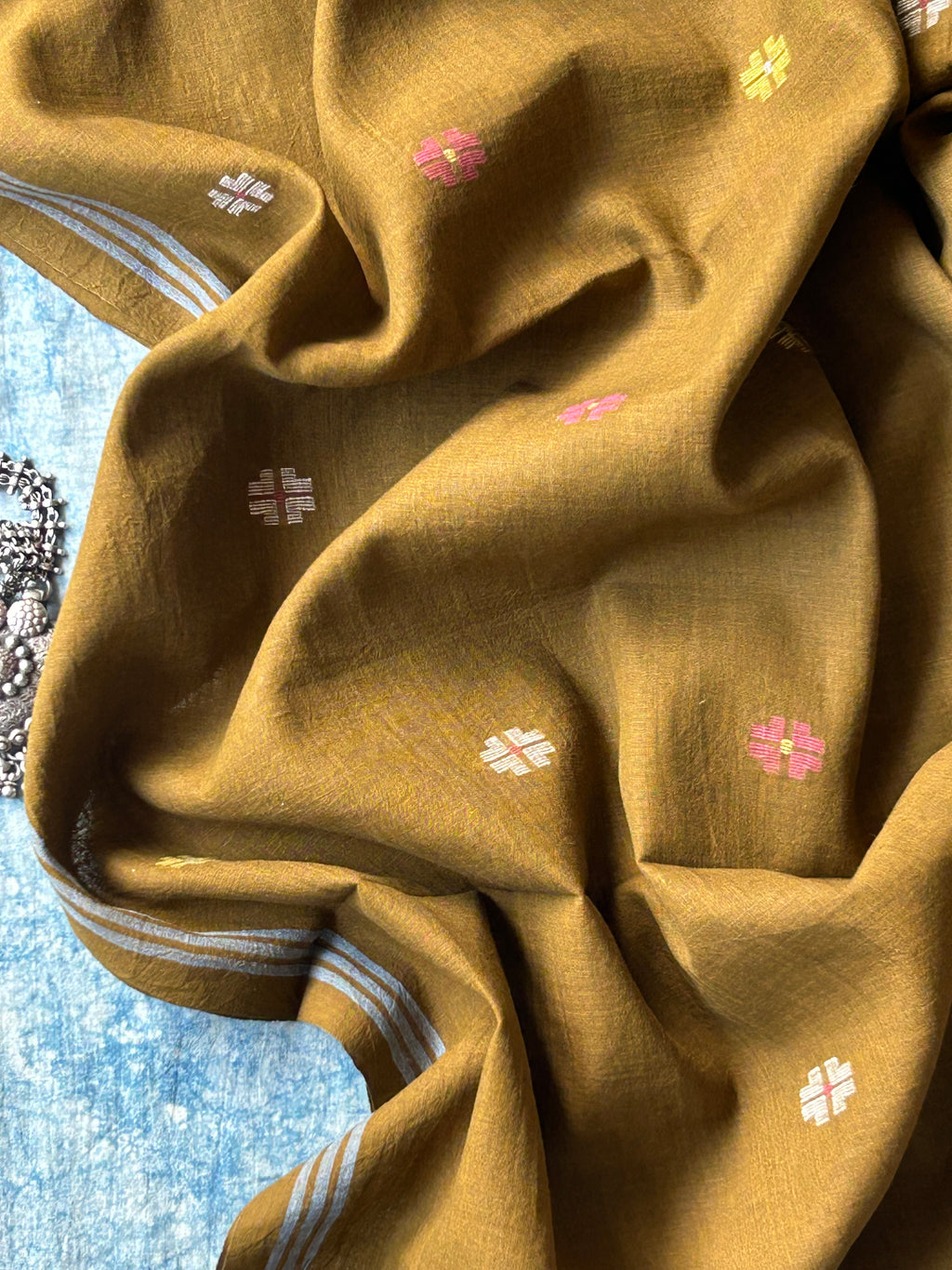 Modak - Handwoven Bengal Jamdani Fabric (800 INR/metre)