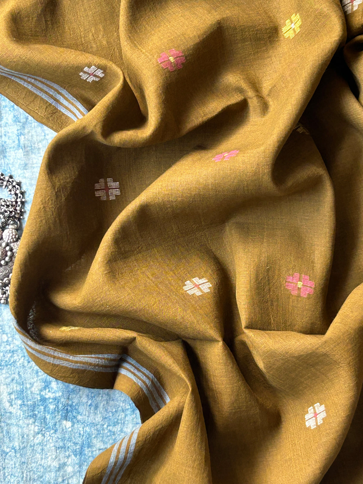 Modak - Handwoven Bengal Jamdani Fabric (800 INR/metre)