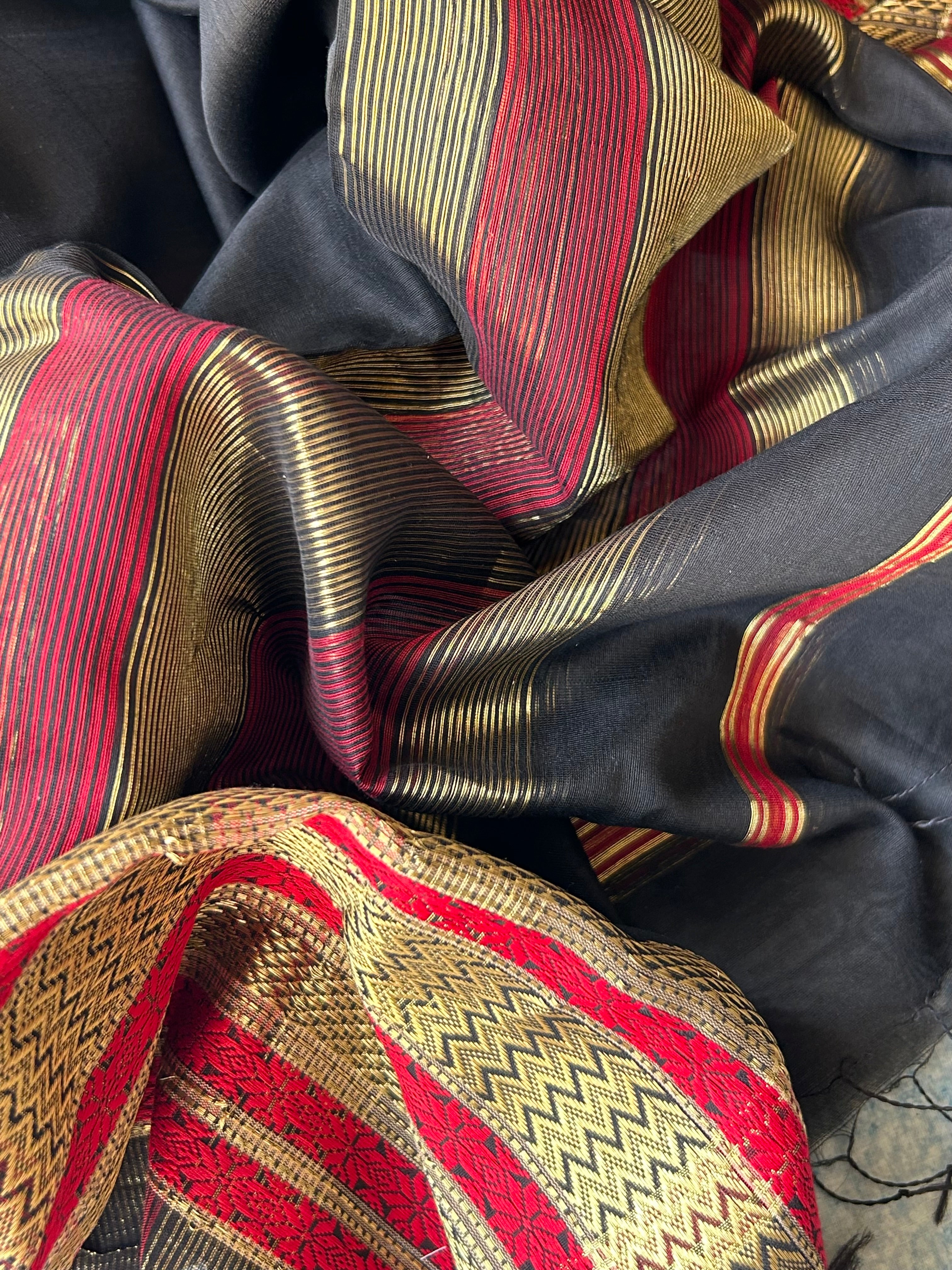 Handwoven Maheshwari Kurta Dupatta Set - Red & Black